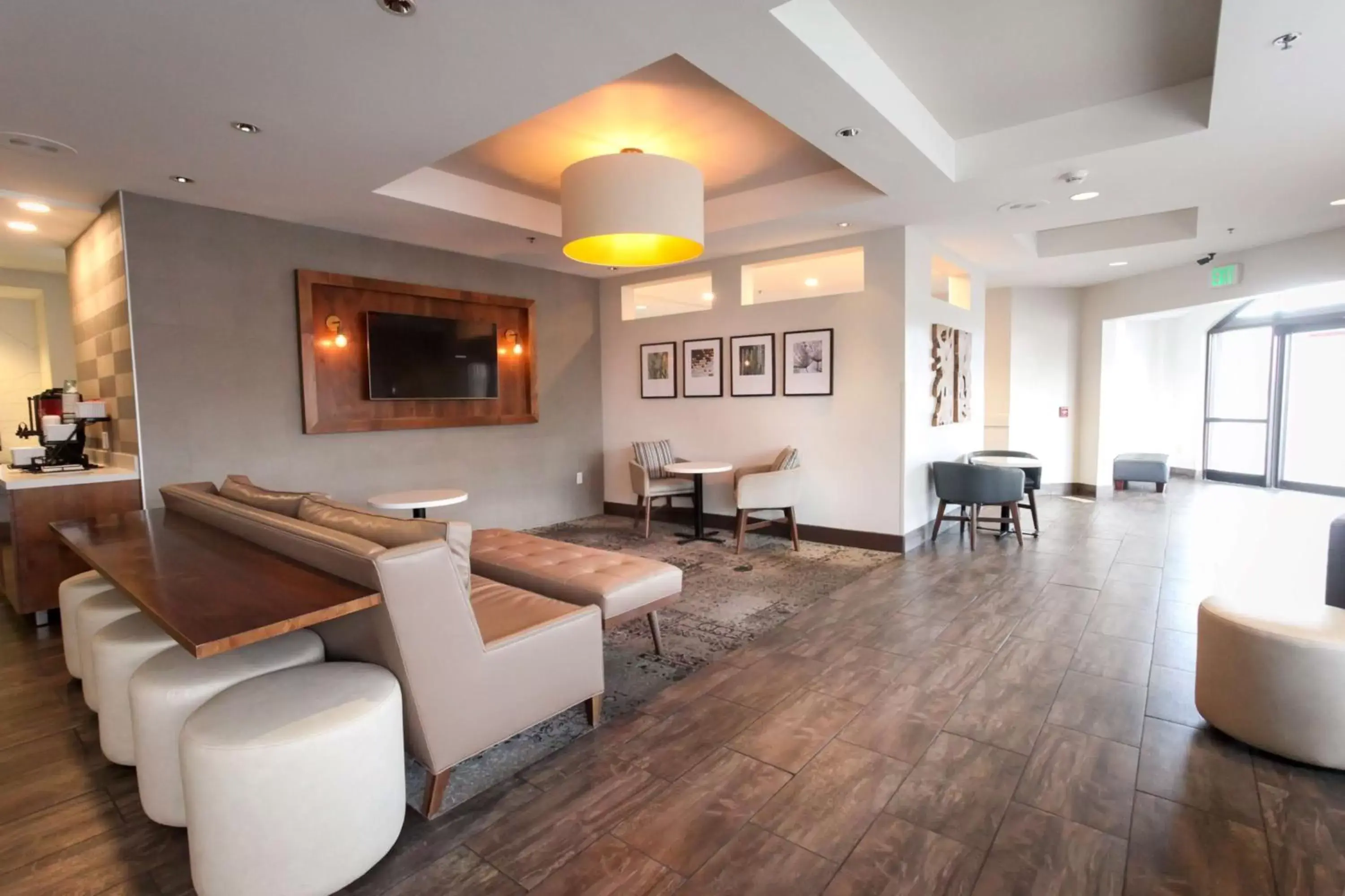 Lobby or reception, Lounge/Bar in Best Western Plus Cotton Tree Inn