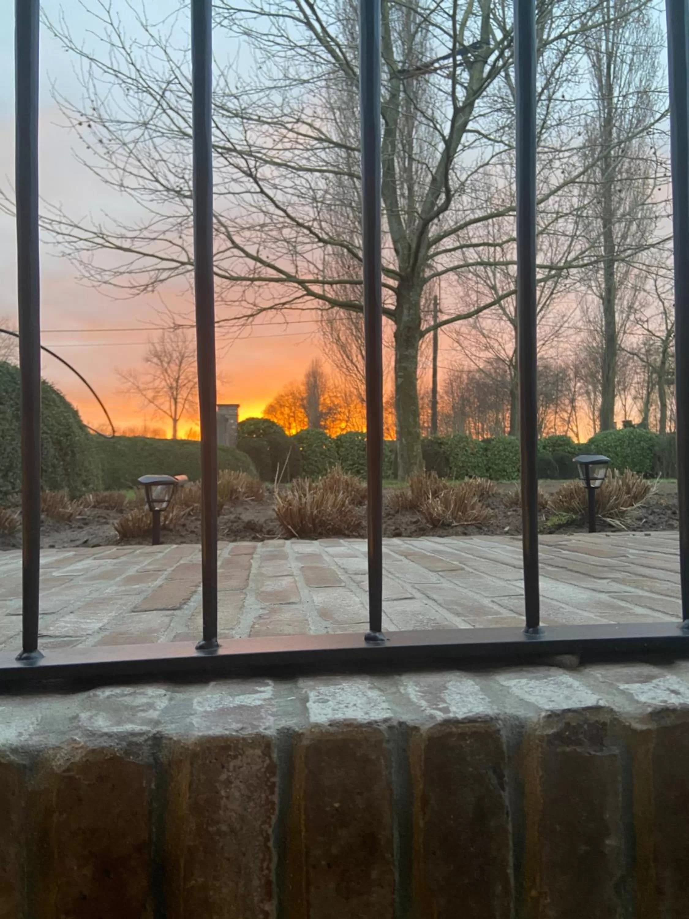 Logie Marie with hottub in the garden