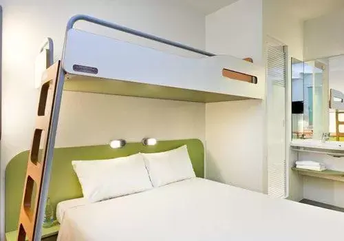 Bunk Bed in Hotel Ibis Budget Deauville