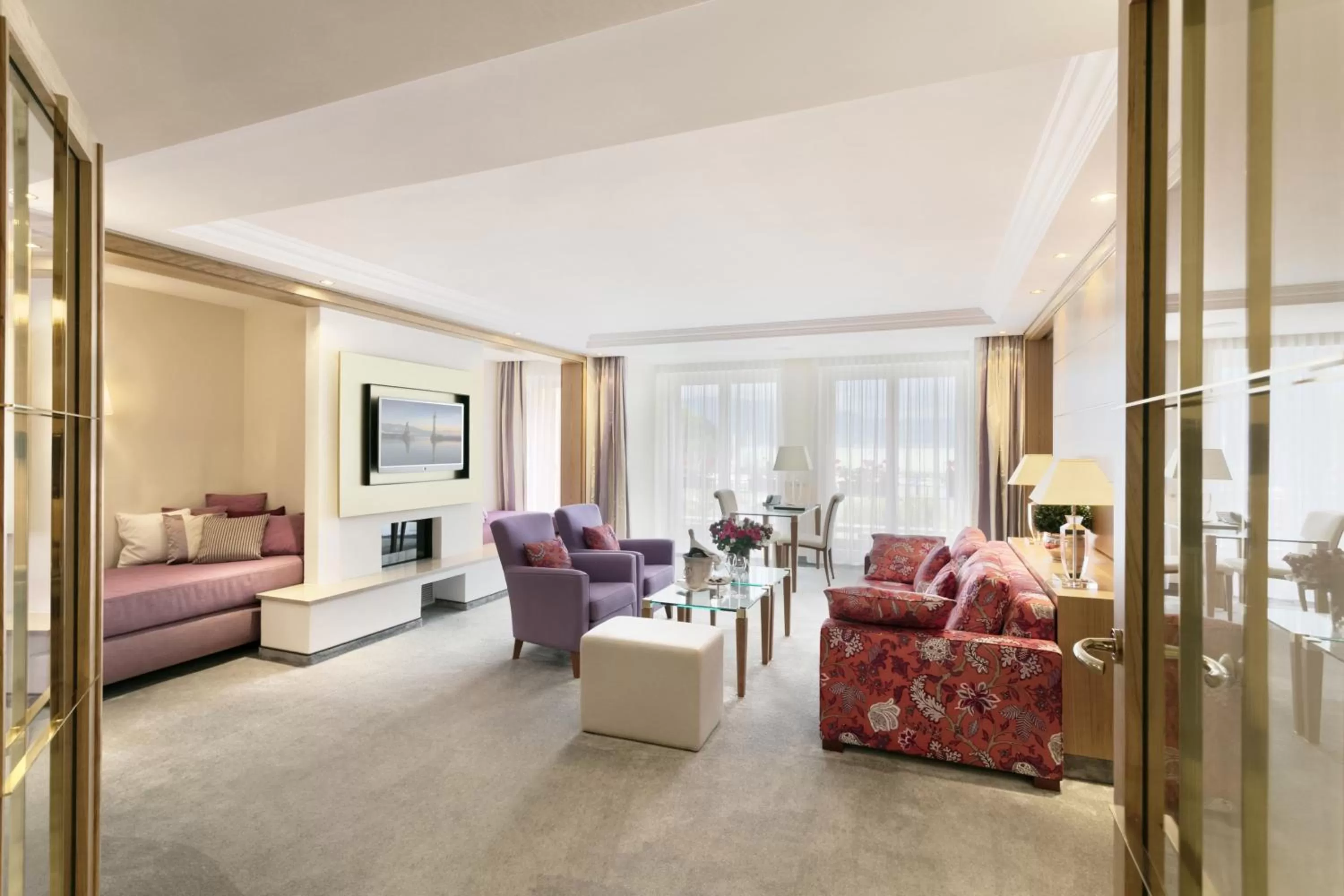 Seating area in Hotel Bayerischer Hof