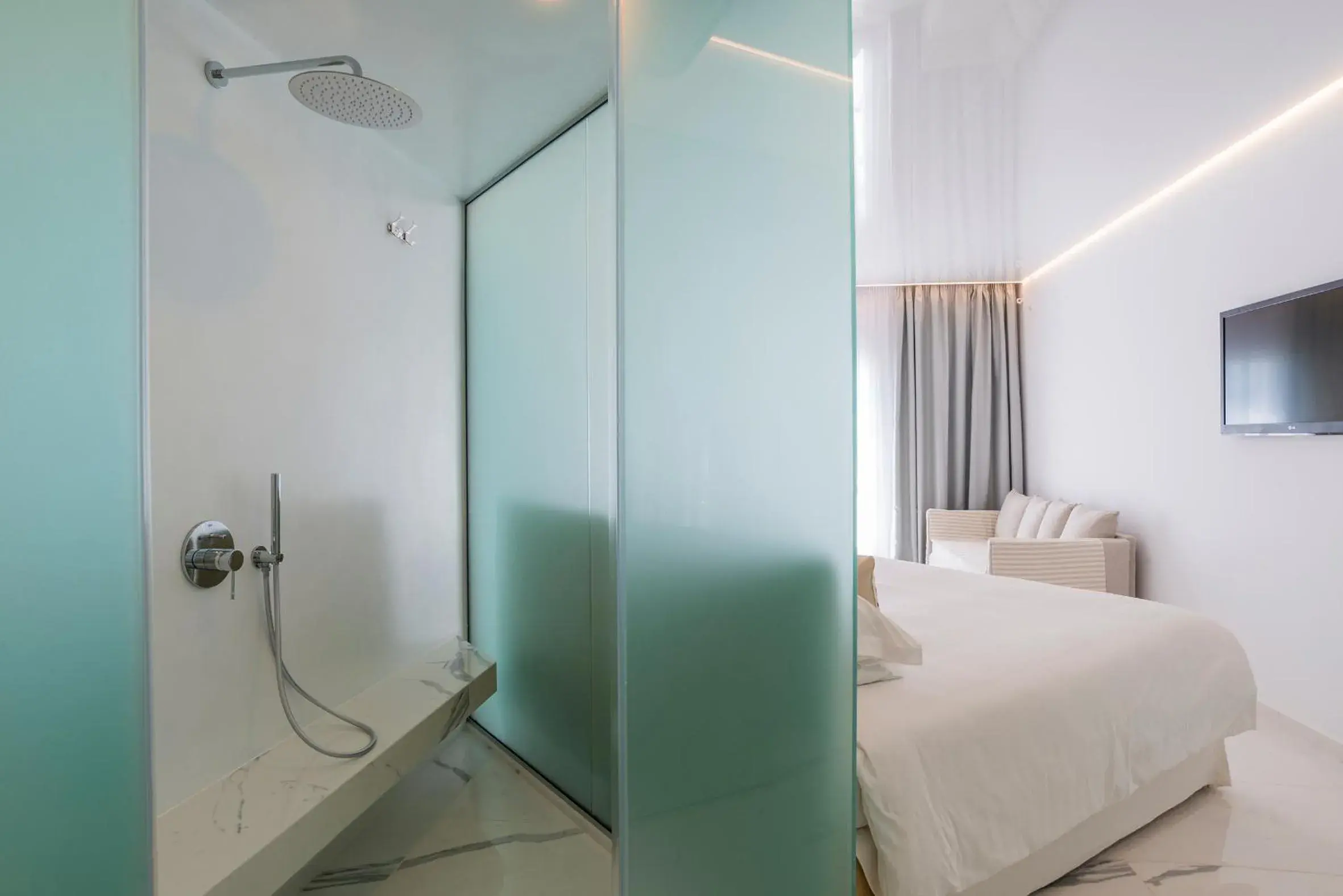 Shower, TV/Entertainment Center in Dionysos Hotel