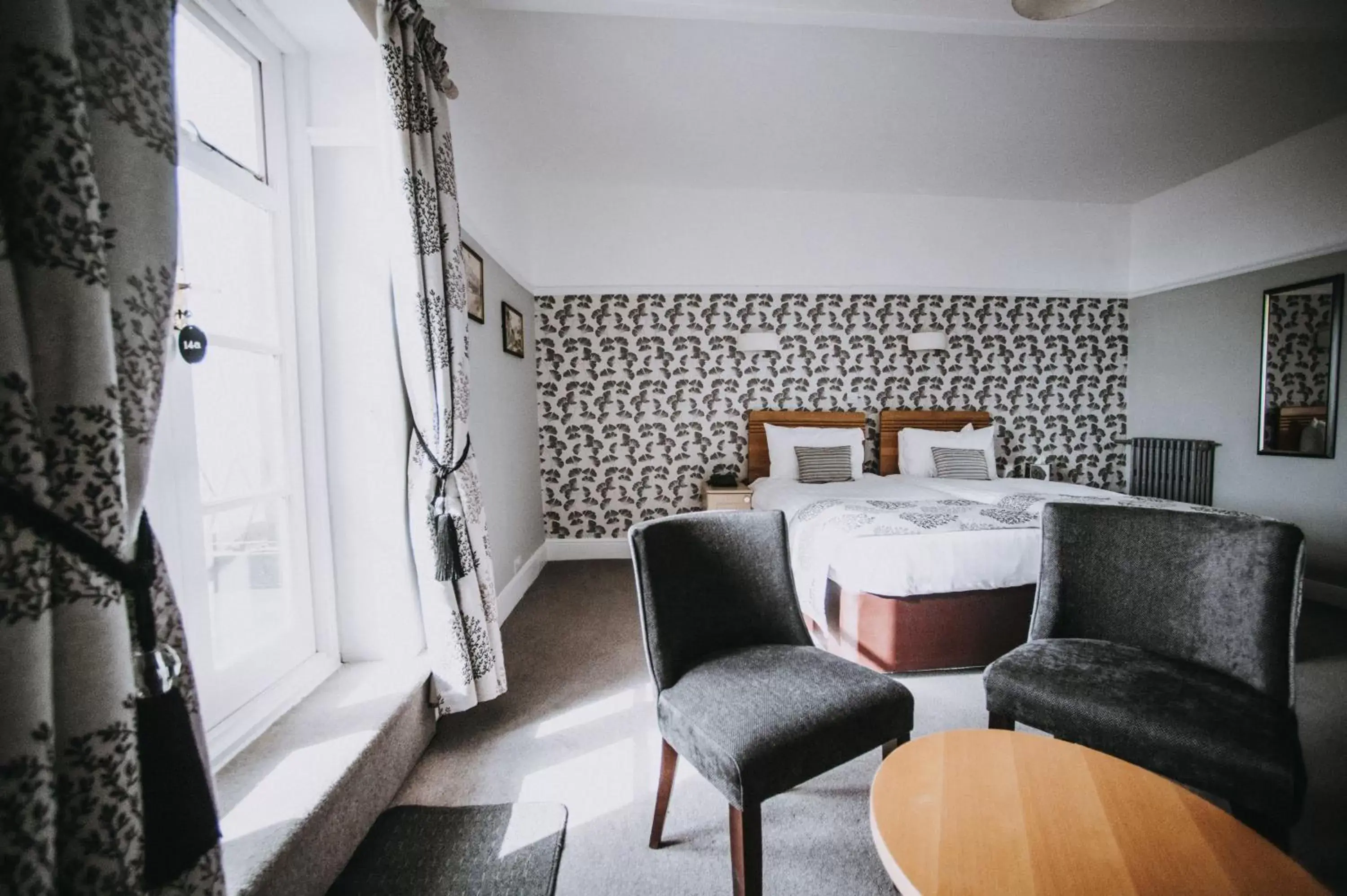 Bed, Seating Area in Bedford Hotel