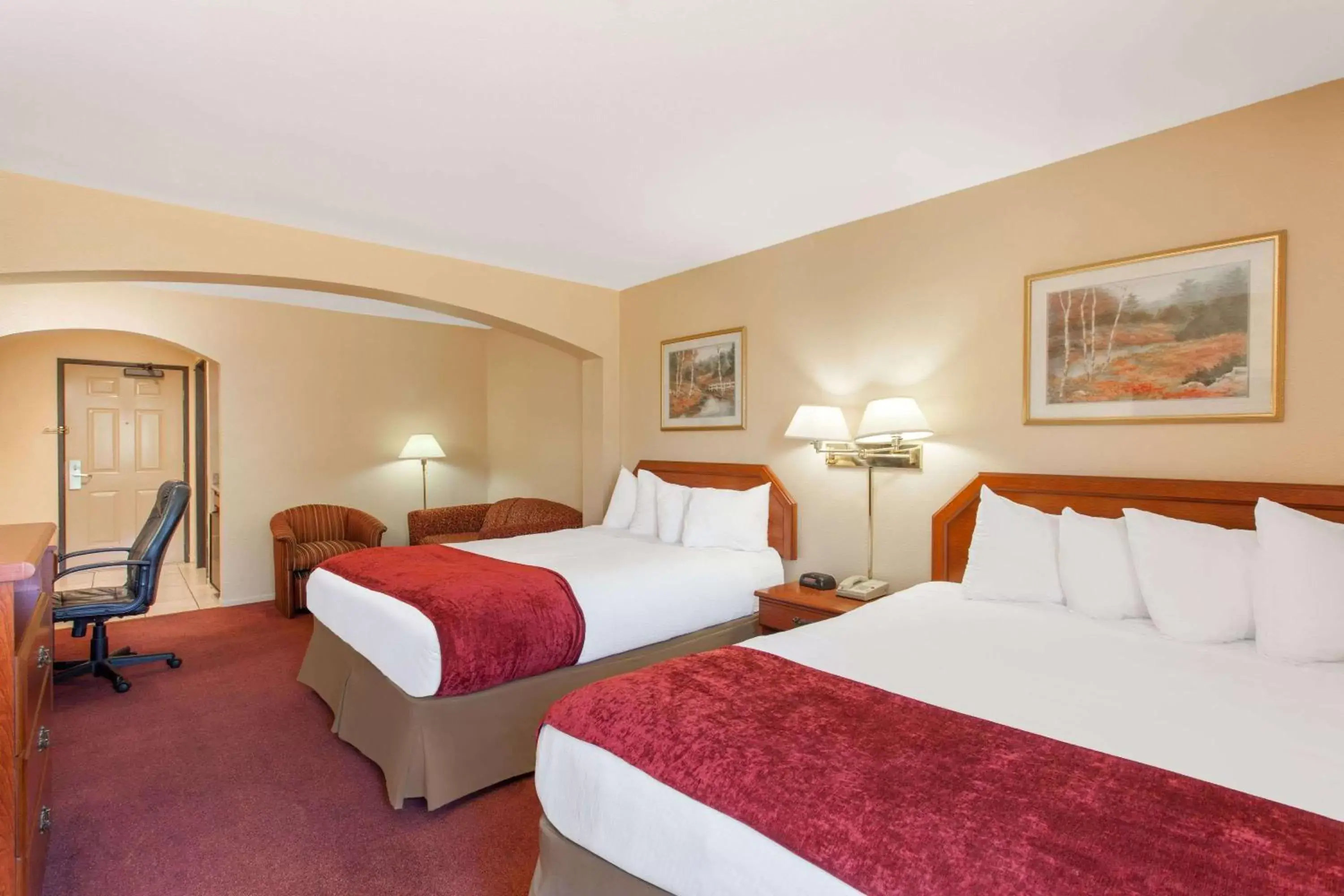 Photo of the whole room, Bed in Ramada by Wyndham Fresno Northwest