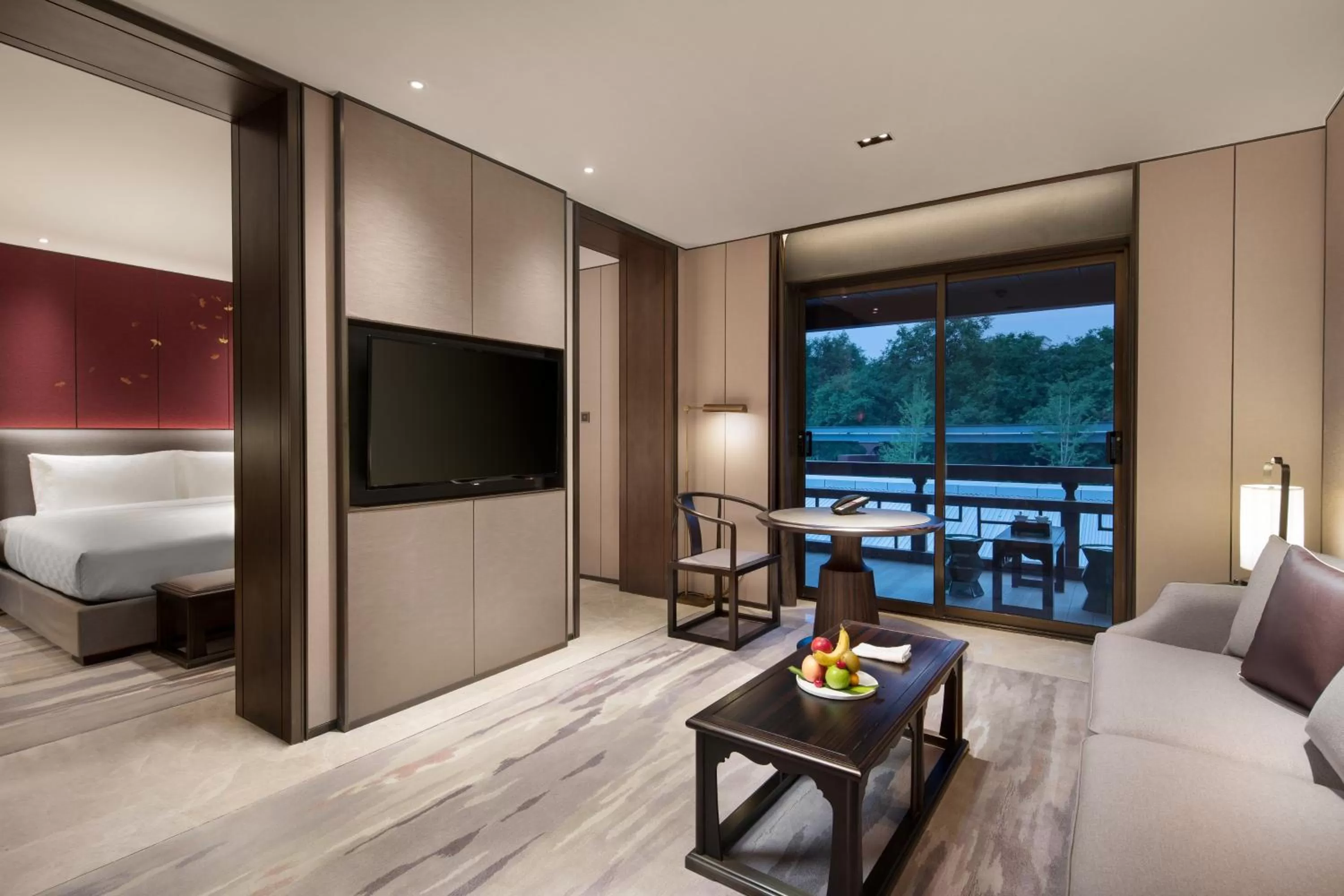 Photo of the whole room, Bed in HUALUXE Xi'an Tanghua by IHG