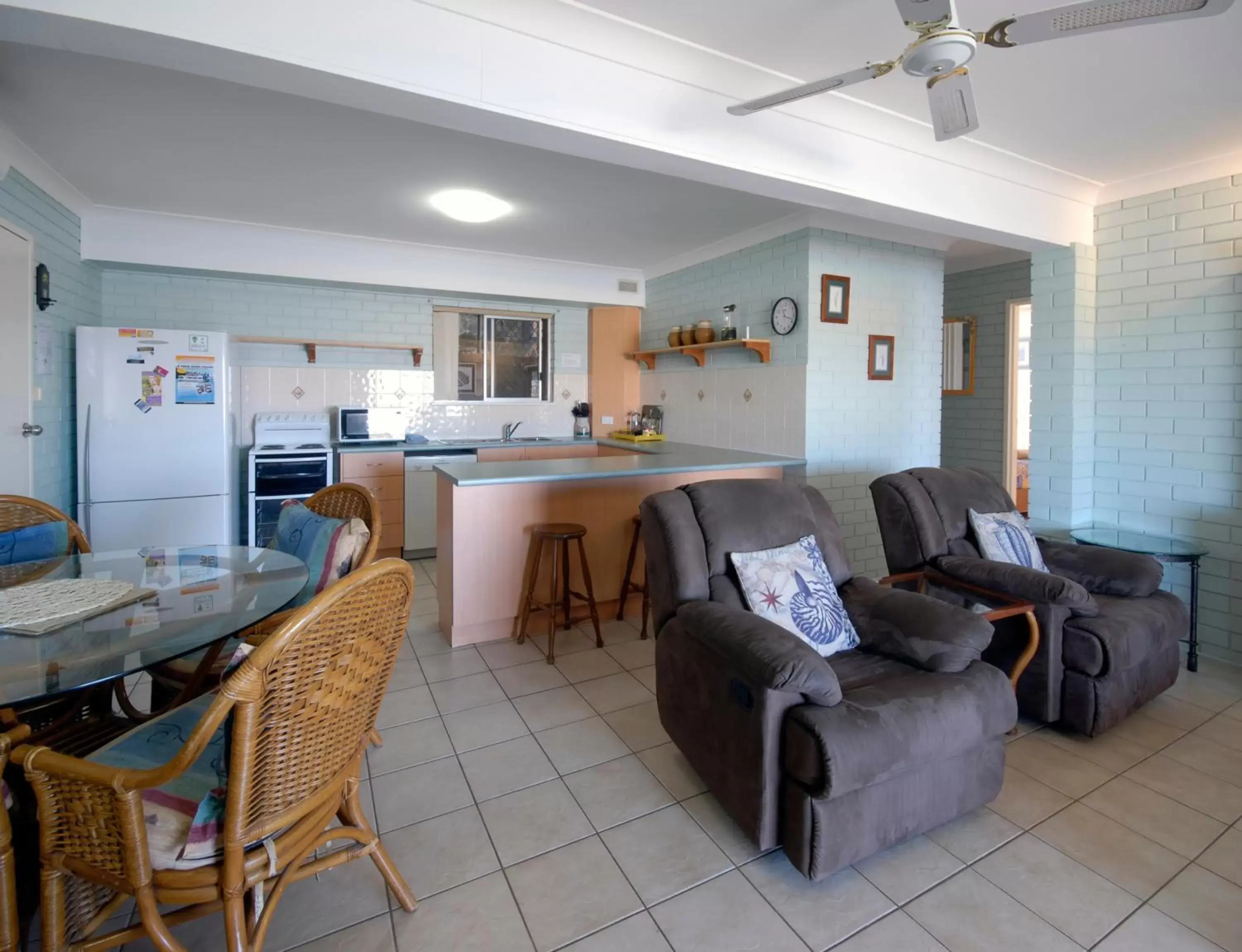 Kitchen or kitchenette, Seating Area in Marcel Towers Holiday Apartments