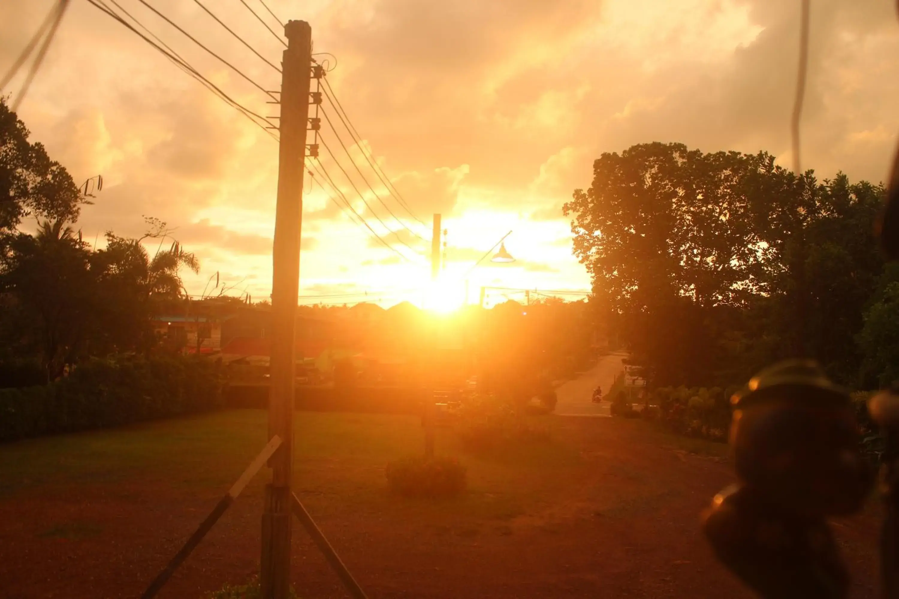 Sunrise/Sunset in Lanta Happy Hill