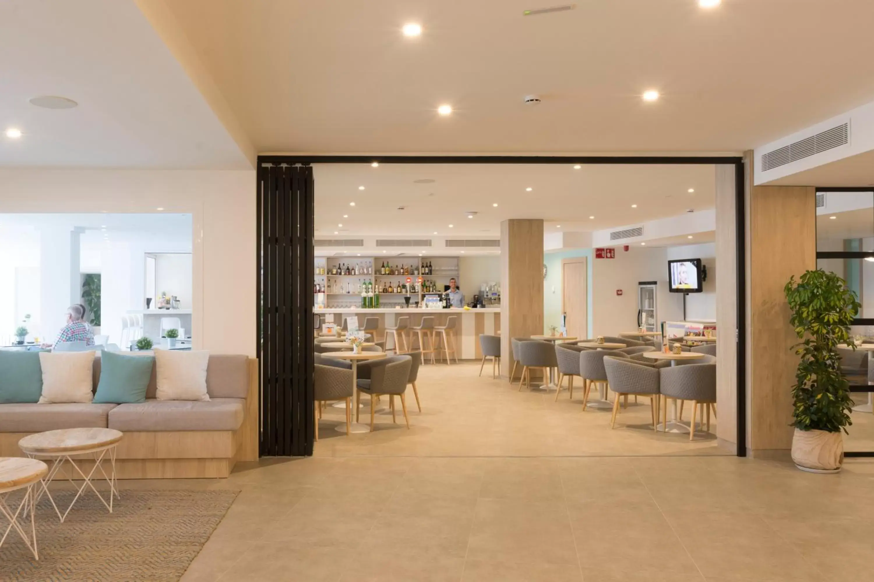 Restaurant/places to eat in HSM Linda Playa Restaurant/places to eat in HSM Linda Playa