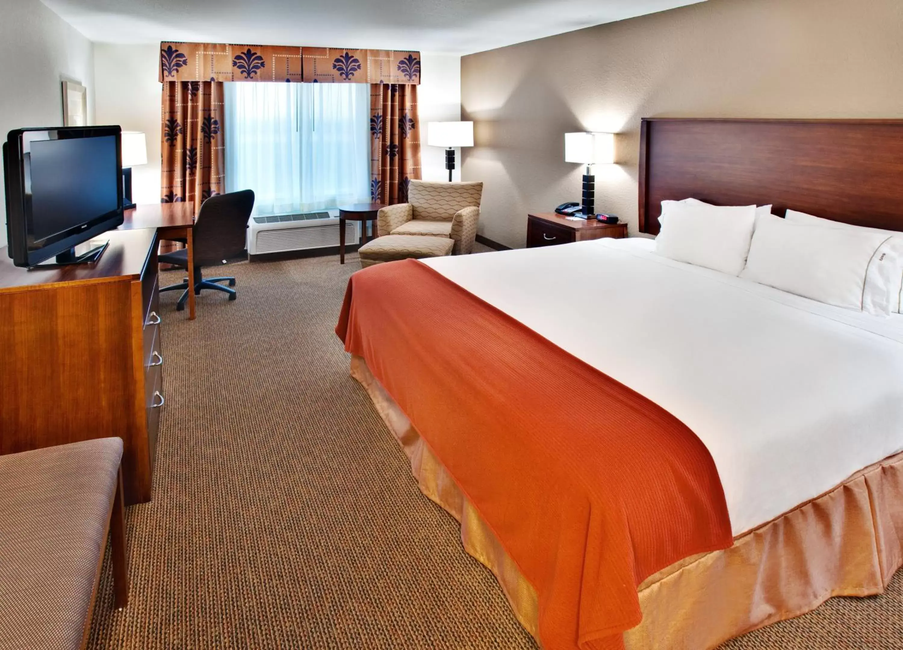 Photo of the whole room, Bed in Holiday Inn Express Hotel & Suites - Dubuque West, an IHG Hotel