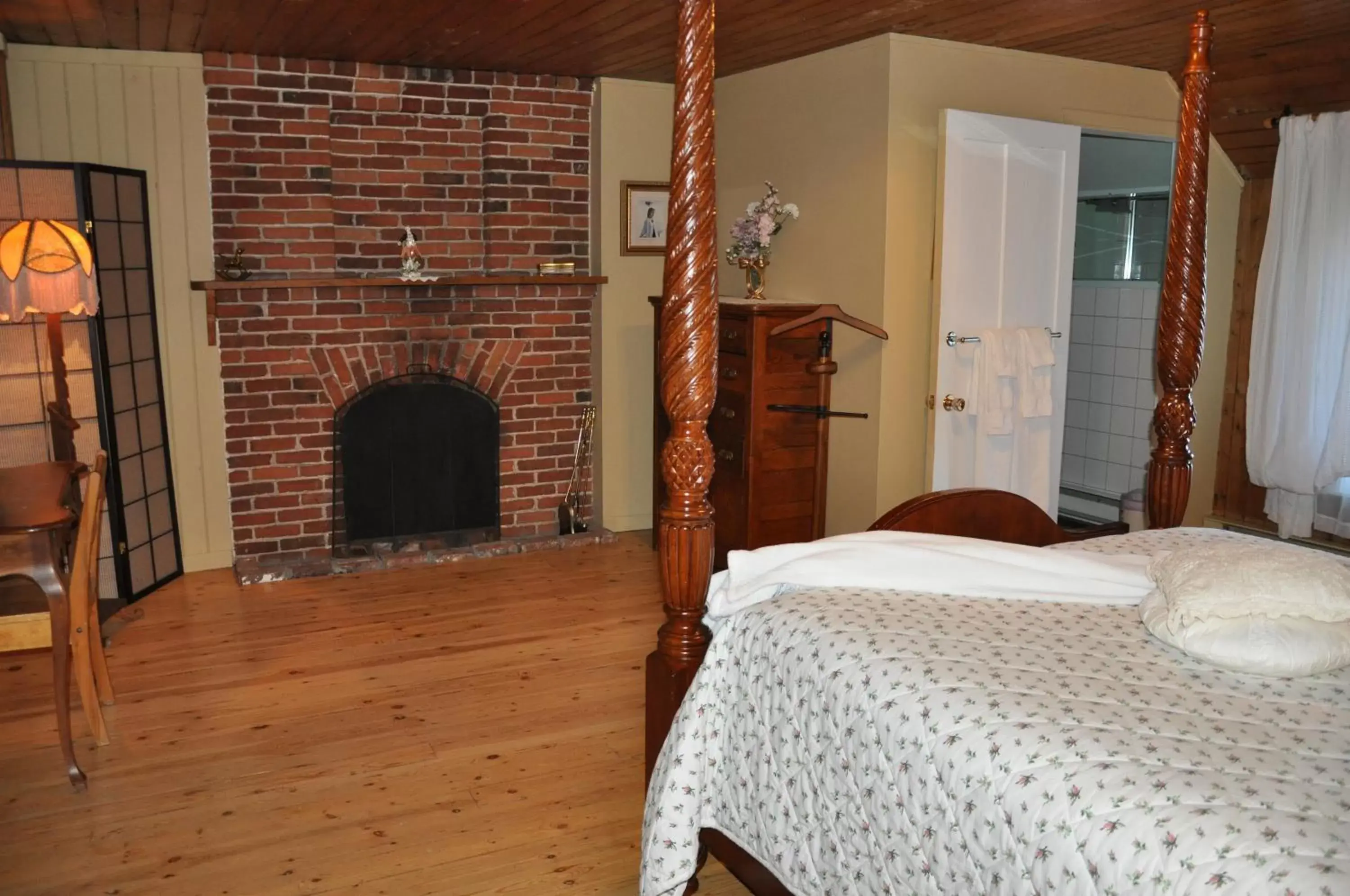 Bedroom in Auberge sur la Côte