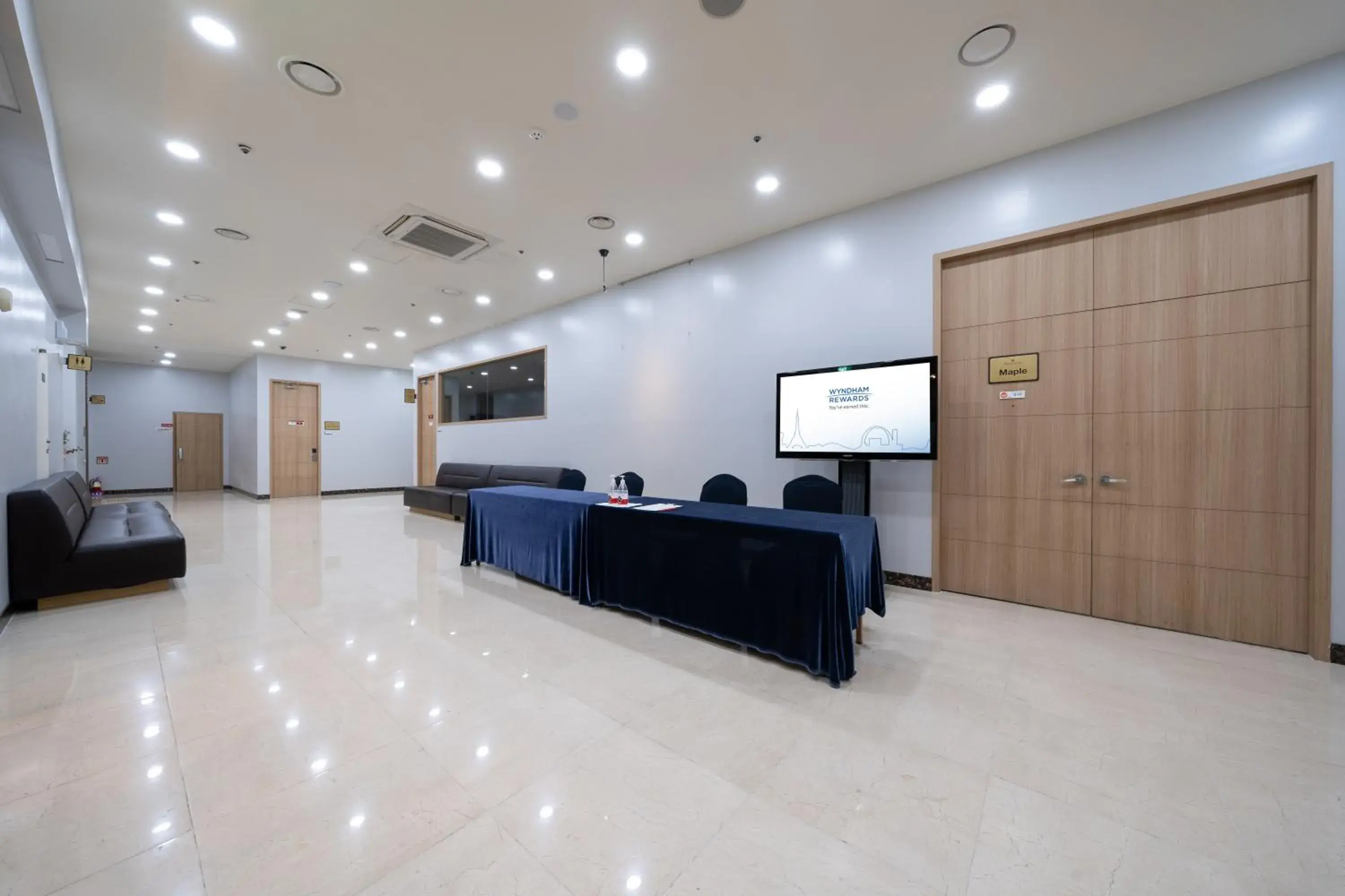 Lobby/Reception in Ramada by Wyndham Seoul Dongdaemun