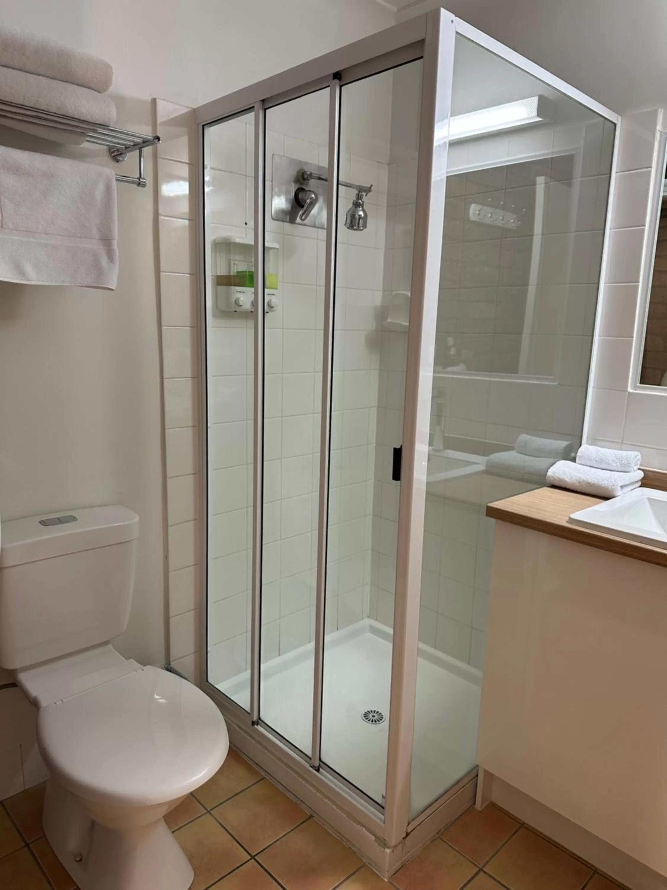 Shower in Logan City Motor Inn