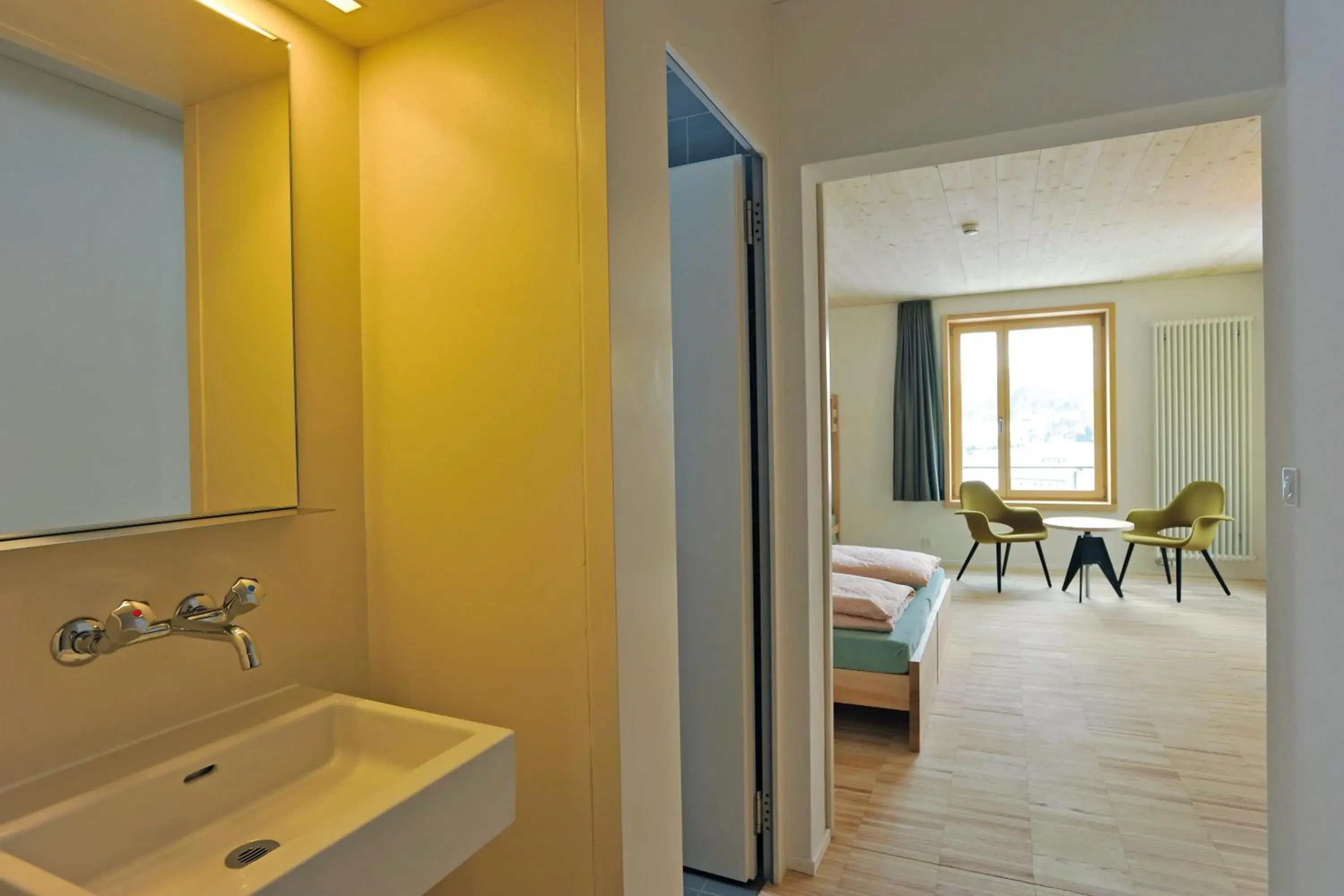 Bed, Bathroom in St. Moritz Youth Hostel