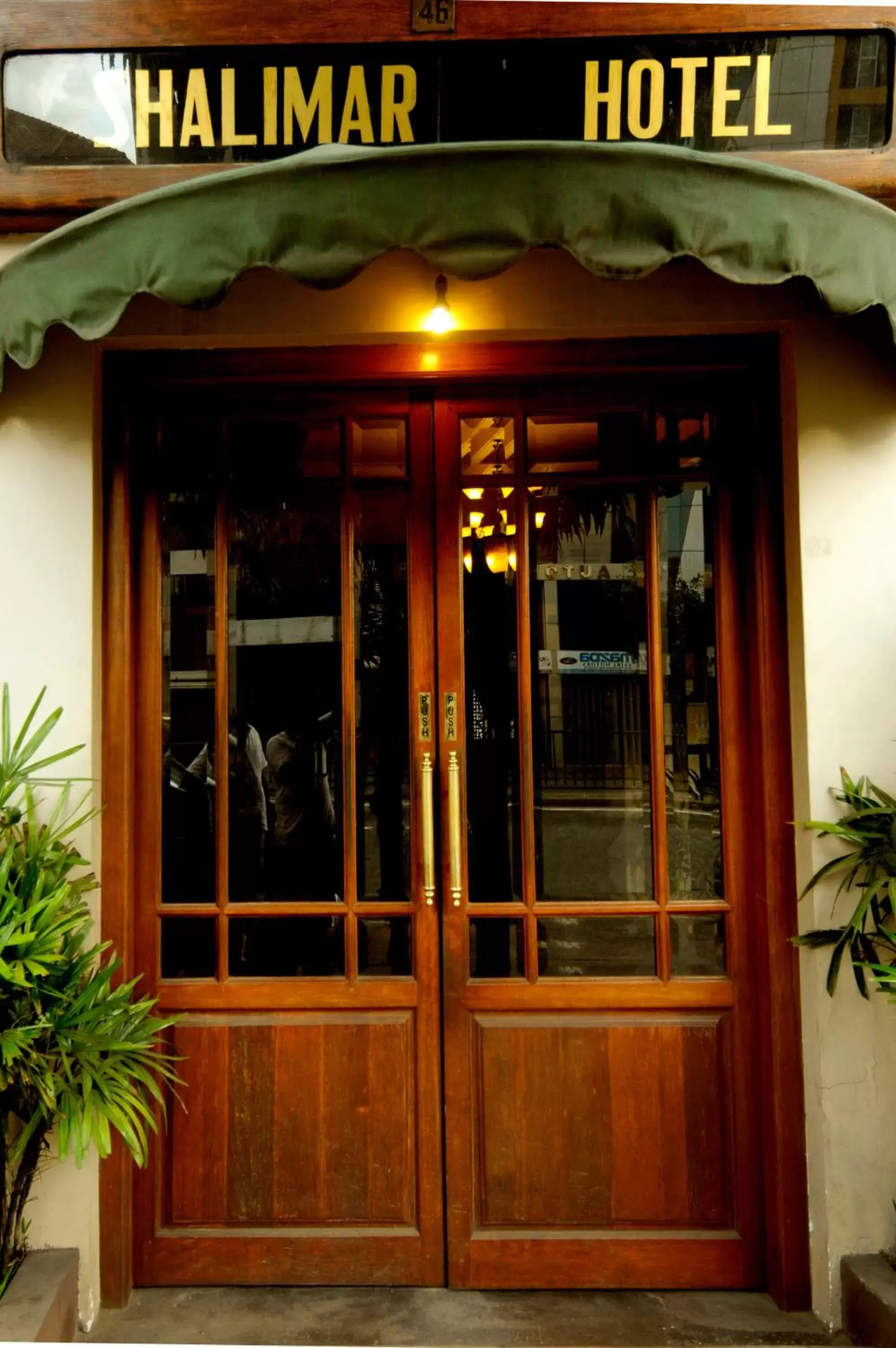 Facade/entrance in Shalimar Hotel