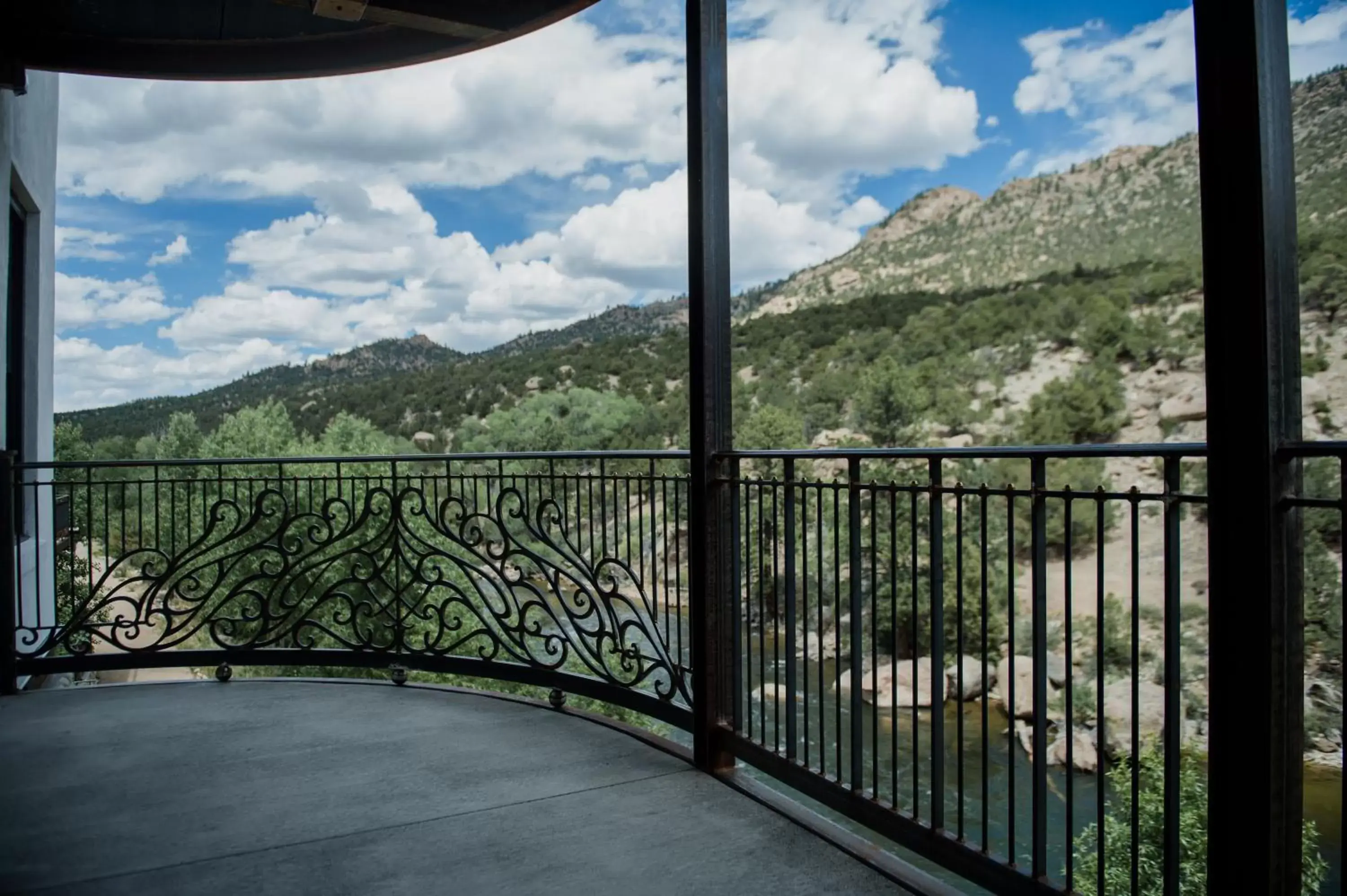 Balcony/Terrace, Mountain View in Surf Hotel & Chateau