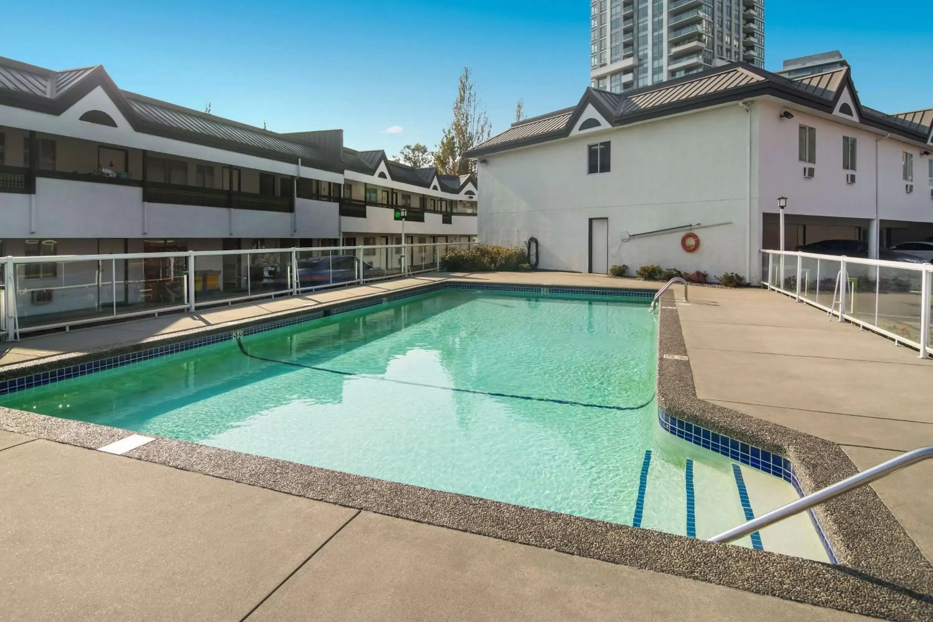 Pool view, Swimming Pool in SureStay Hotel by Best Western North Vancouver Capilano