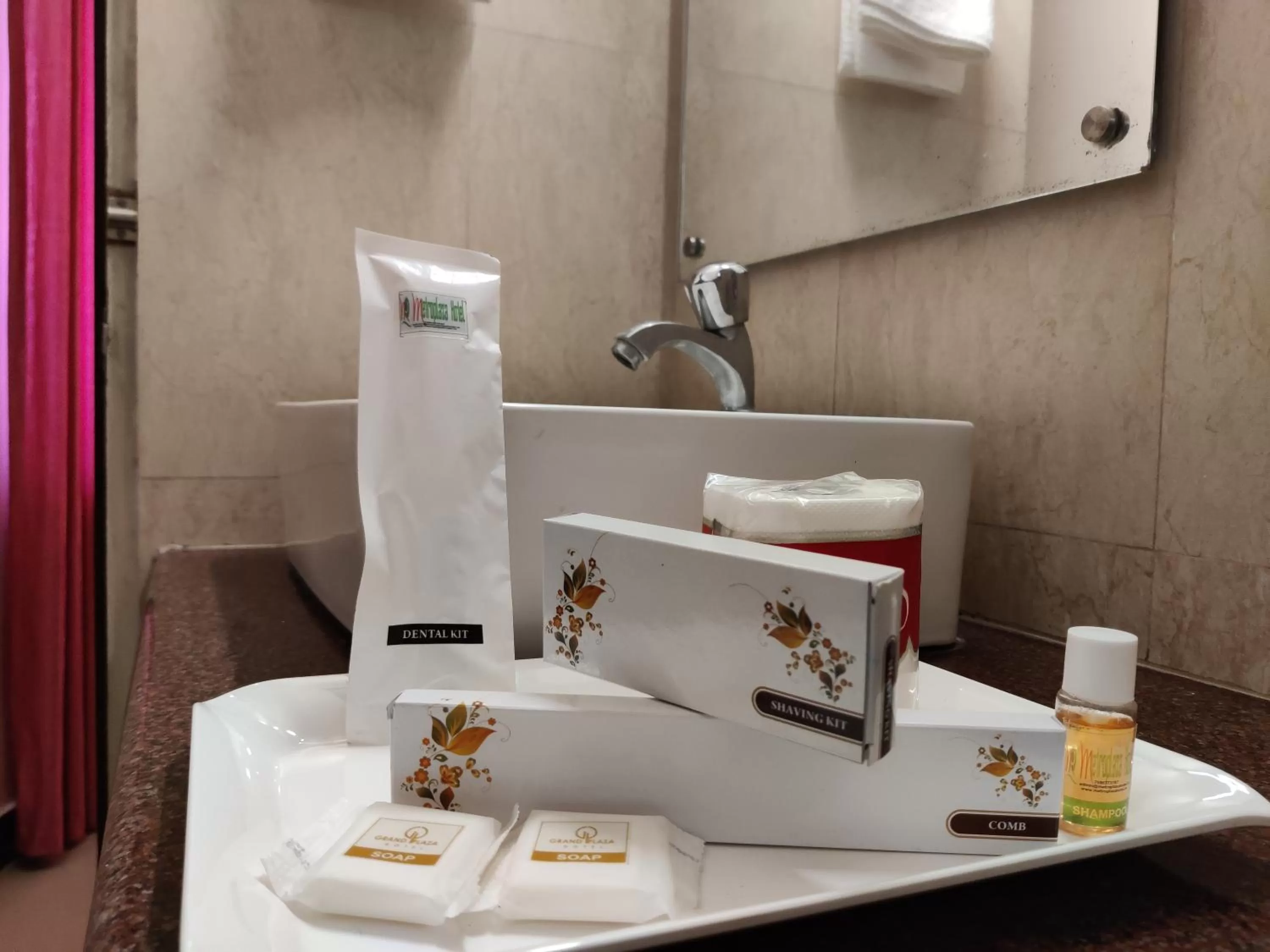 Bathroom in Metro Plaza Hotel by RAK Rooms, Mangaluru