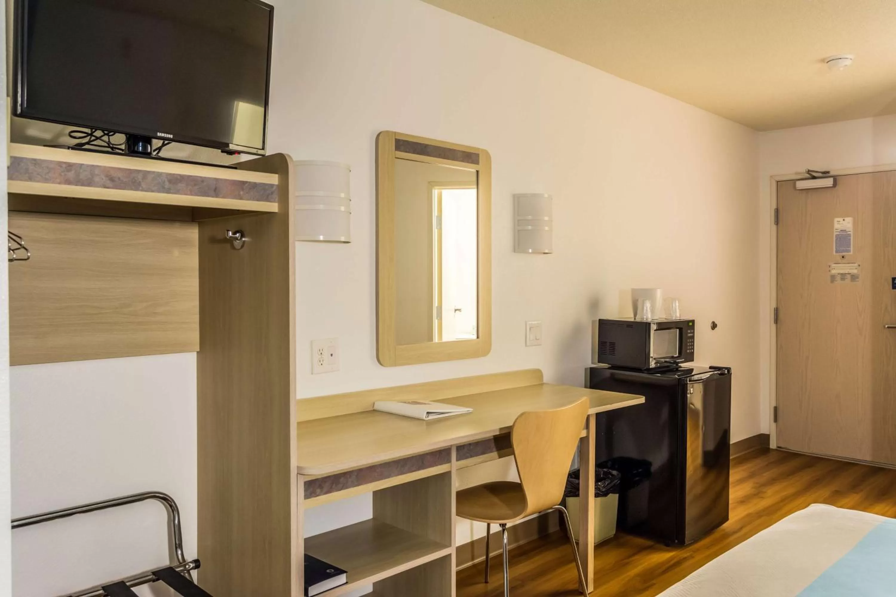 TV and multimedia in Motel 6-Lincoln City, OR