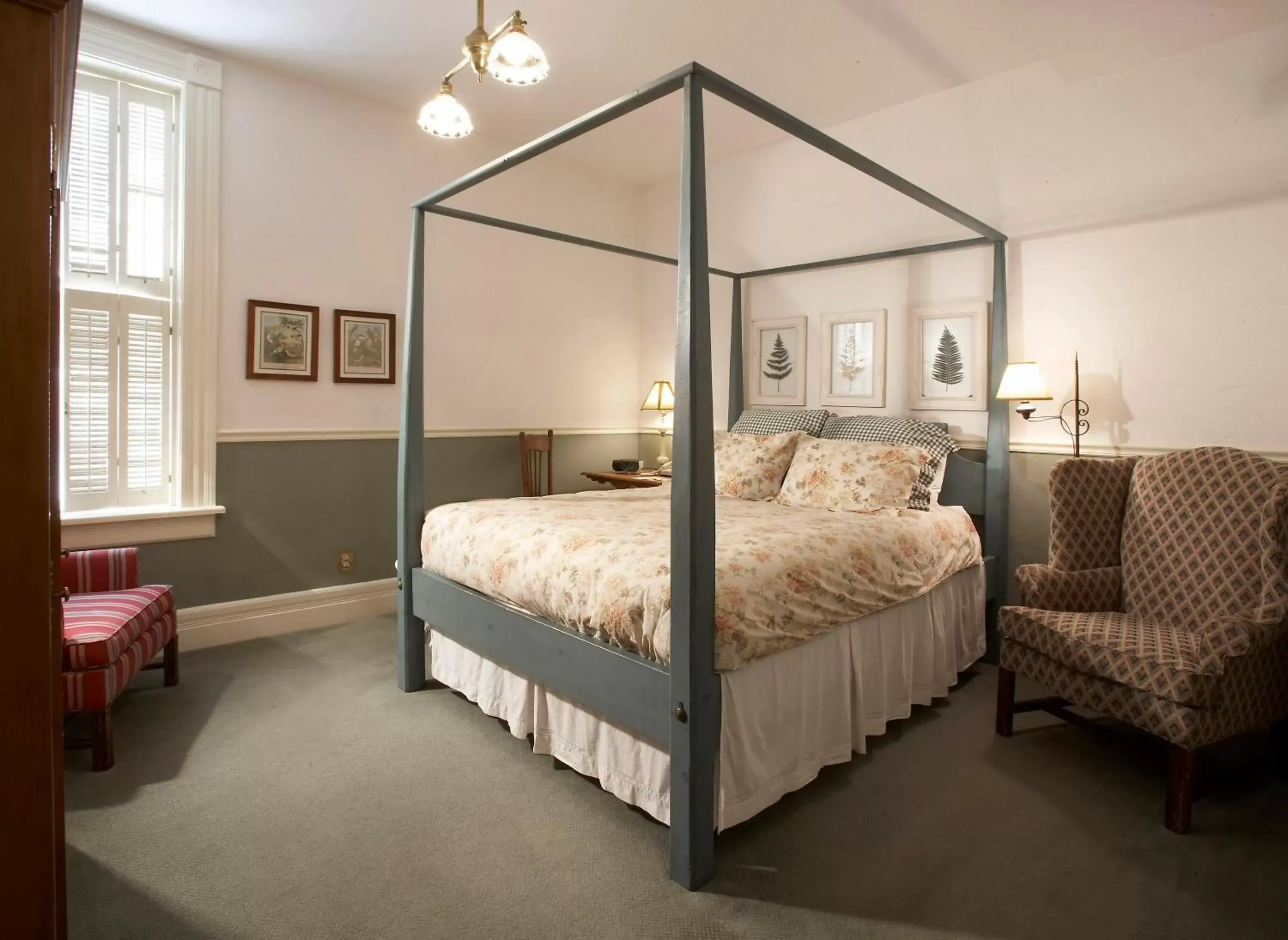 Bed in Washington House Inn
