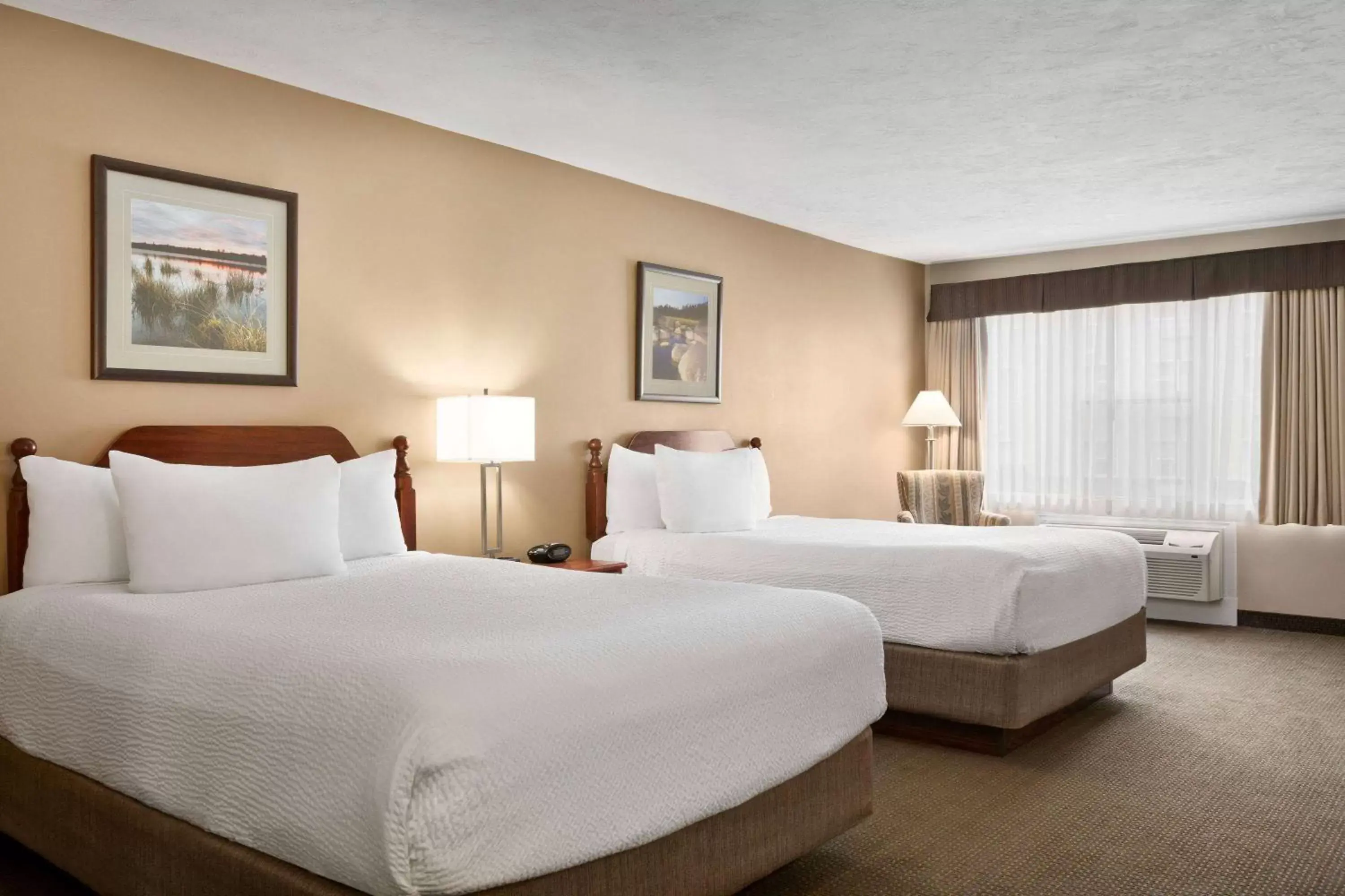 Photo of the whole room, Bed in Days Inn & Suites by Wyndham Moncton