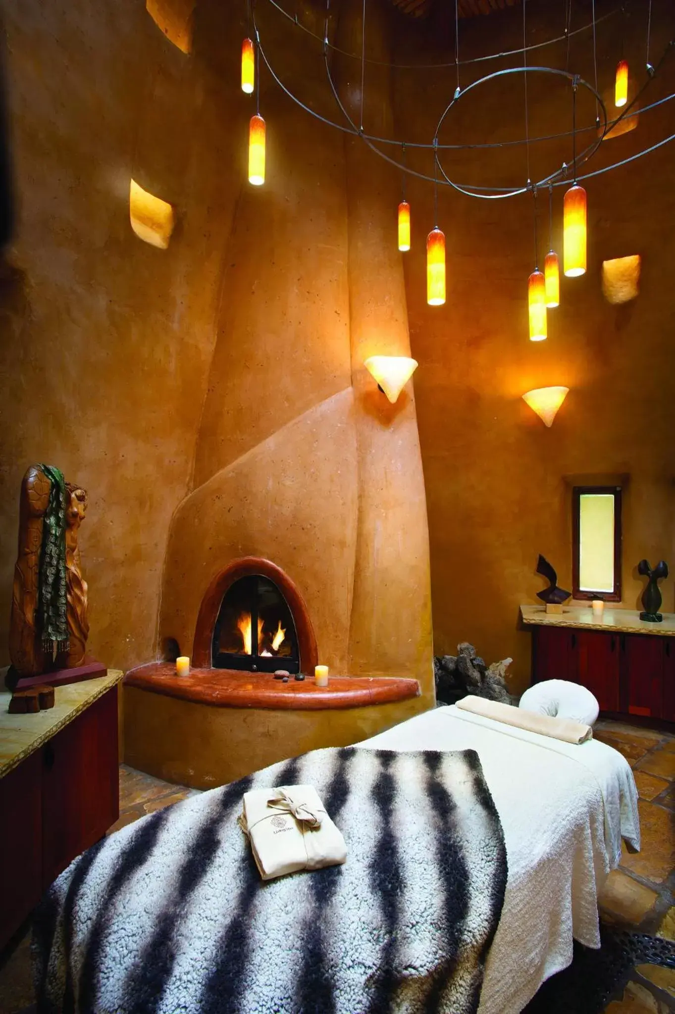 Massage, Bed in El Monte Sagrado Resort & Spa