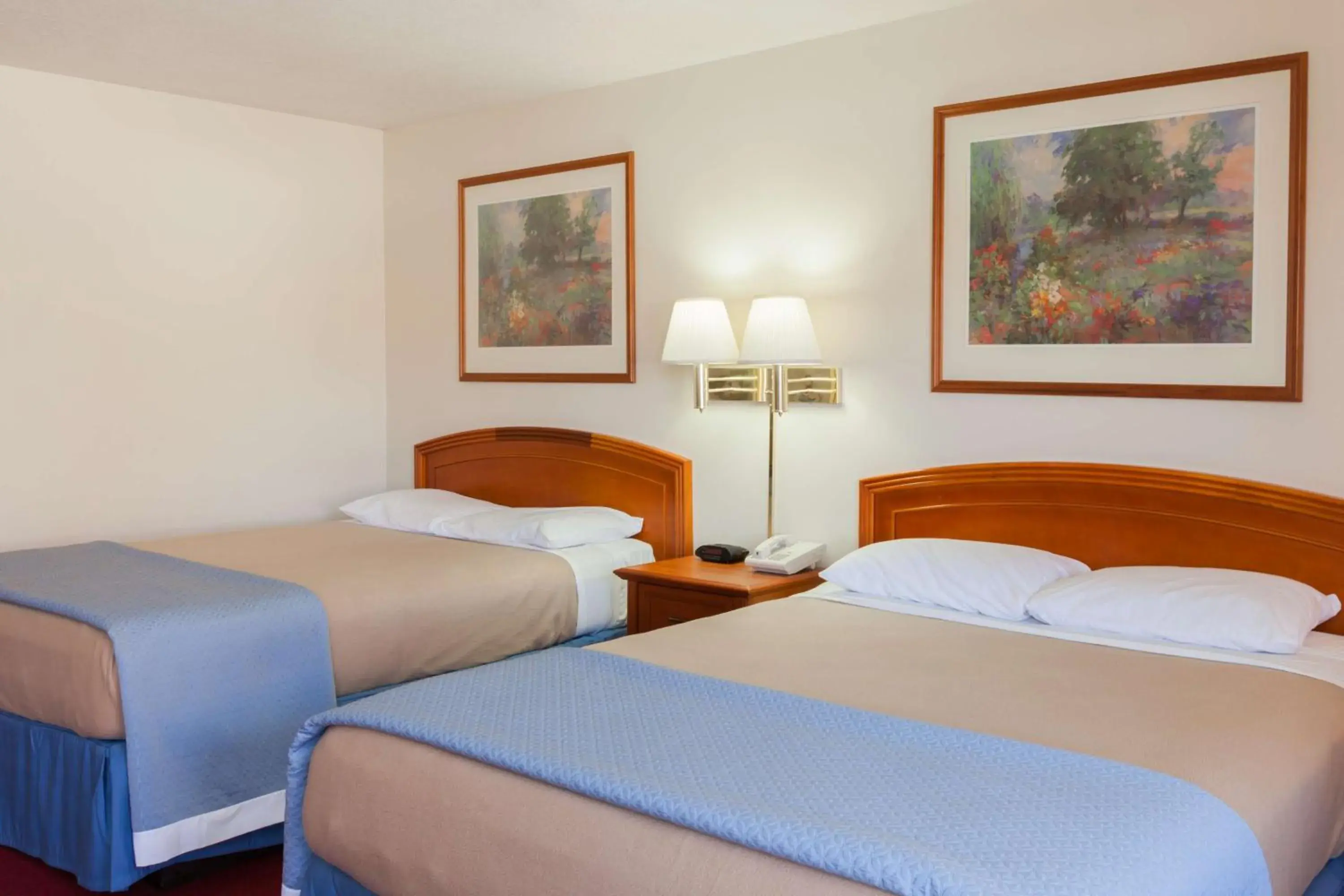 Queen Room with Two Queen Beds - Non-Smoking in Days Inn by Wyndham Castaic Six Flags Magic Mountain