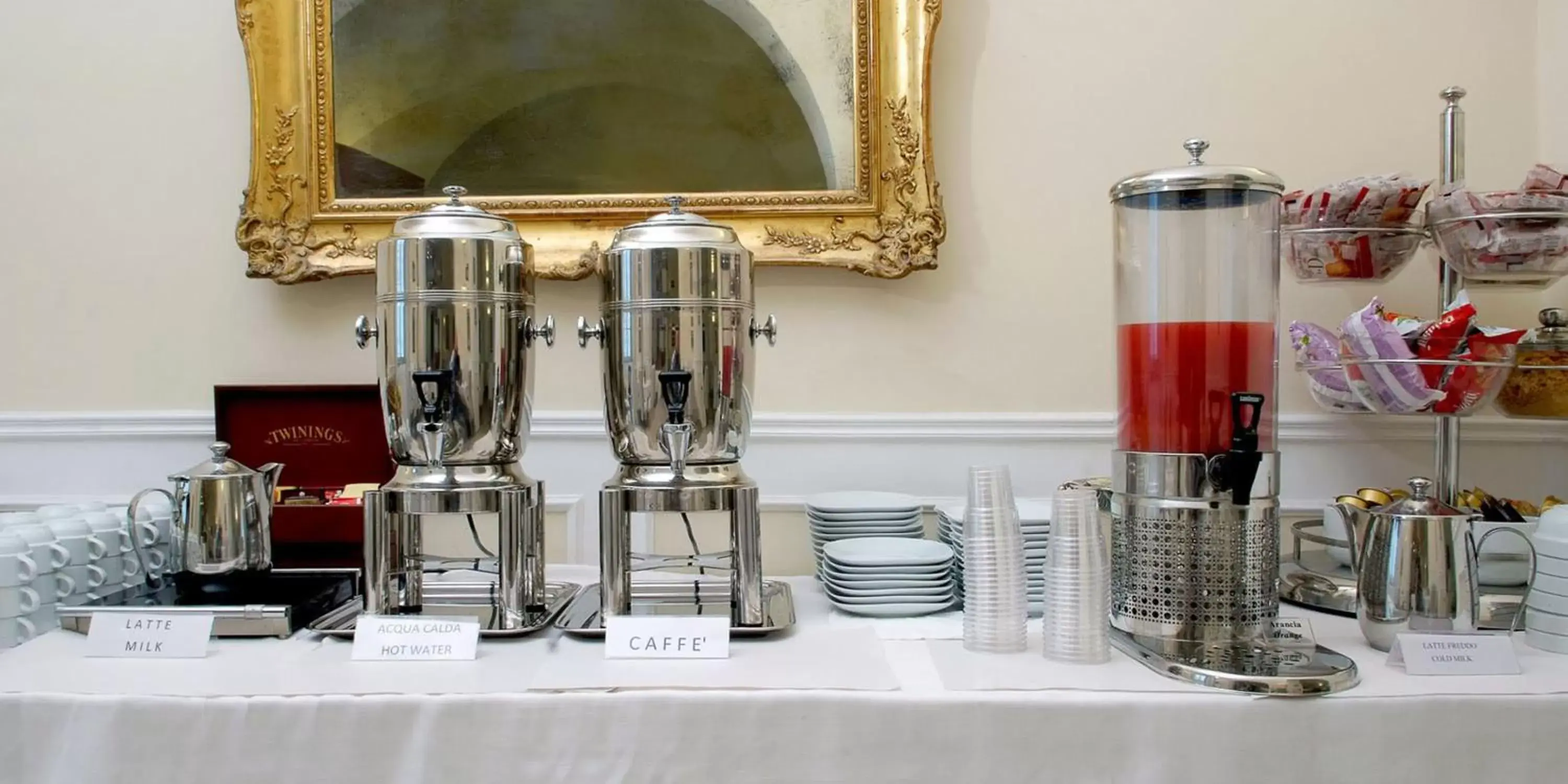 Lounge or bar in Hotel Plaza Lounge or bar in Hotel Plaza