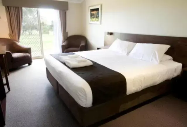 Bed in Mercure Bunbury Sanctuary Golf Resort