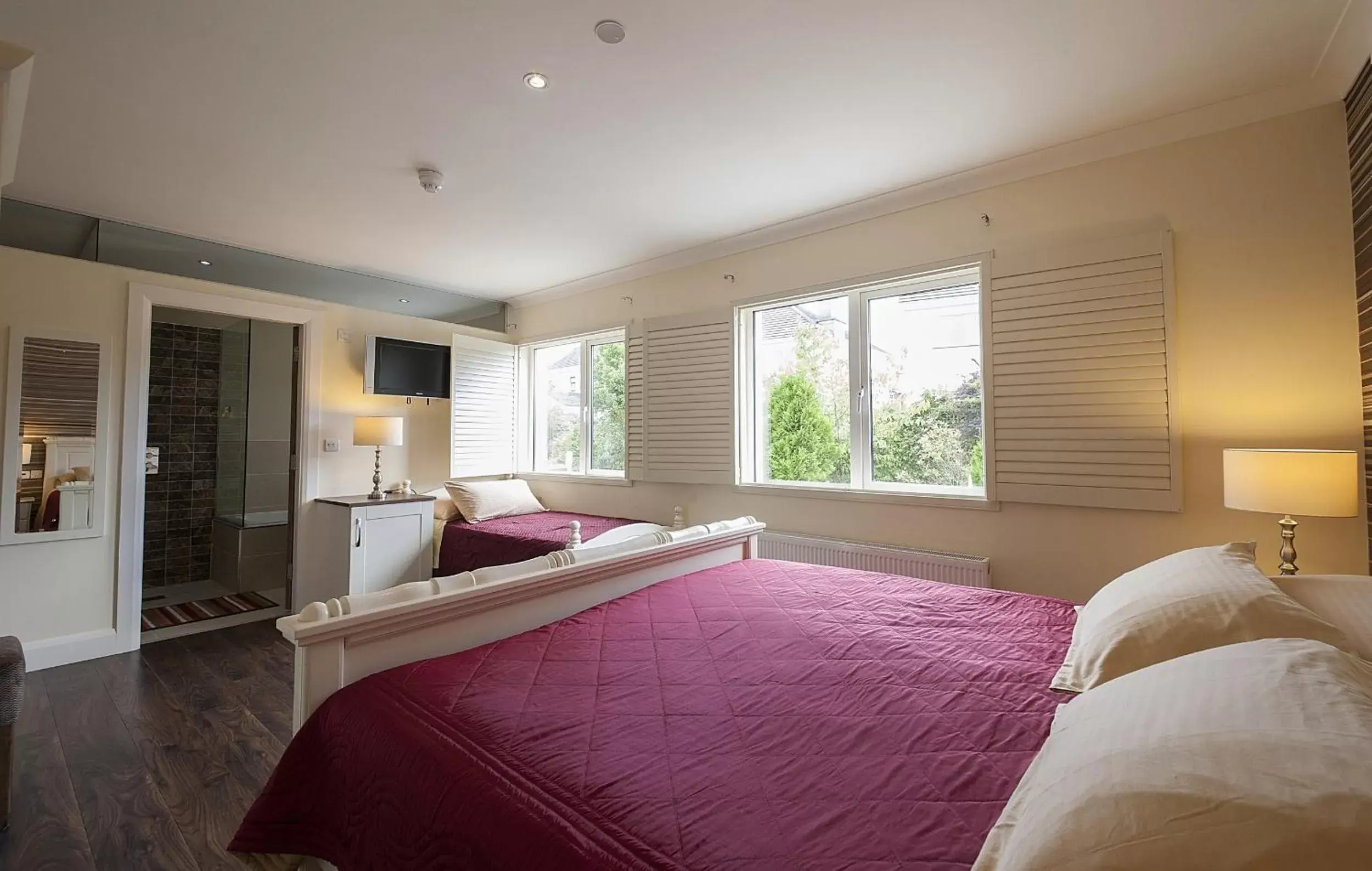Bedroom in Sea Breeze Lodge B&B Galway