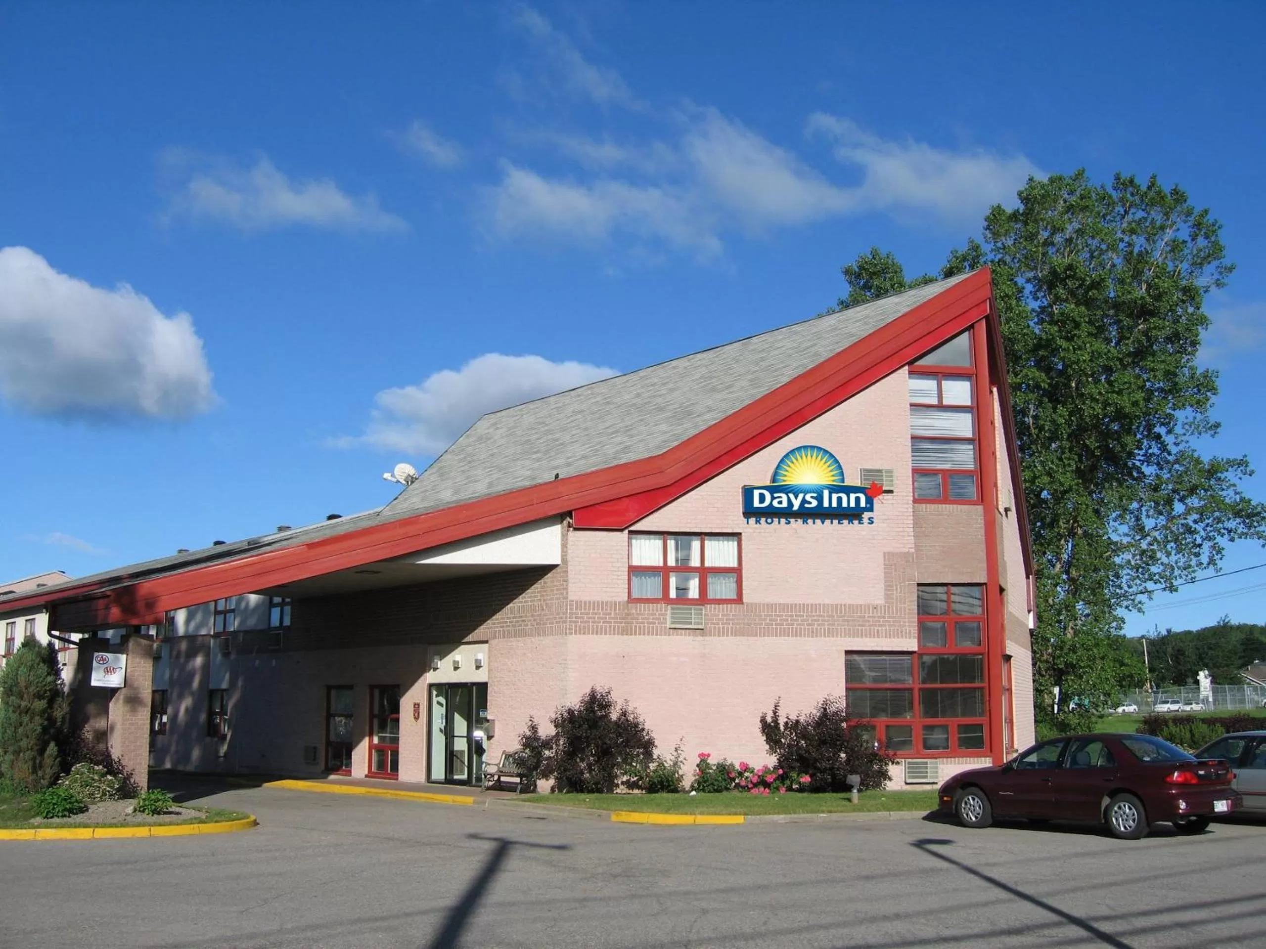 Facade/entrance in Days Inn by Wyndham Trois-Rivieres