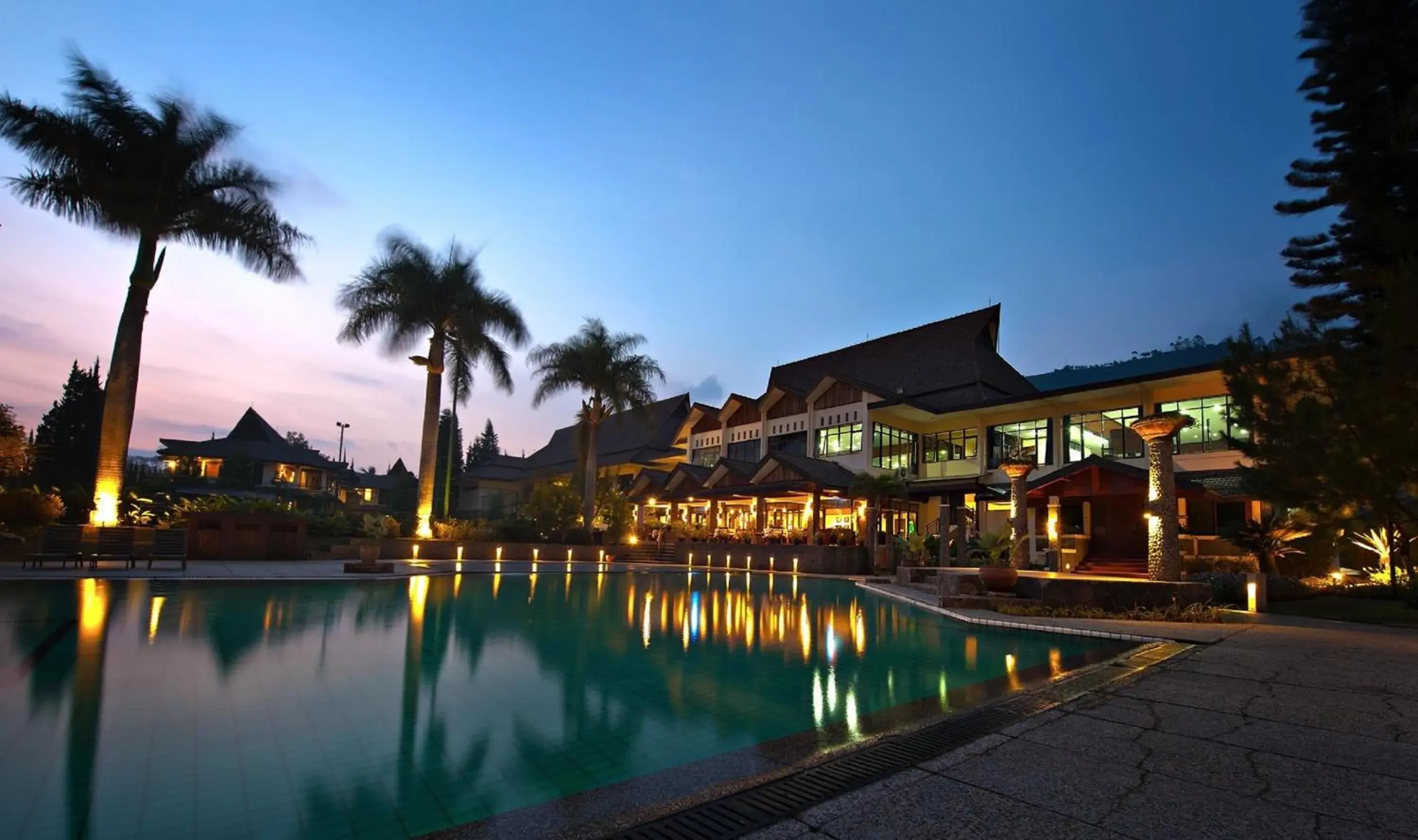 Property building, Swimming Pool in Puteri Gunung Hotel