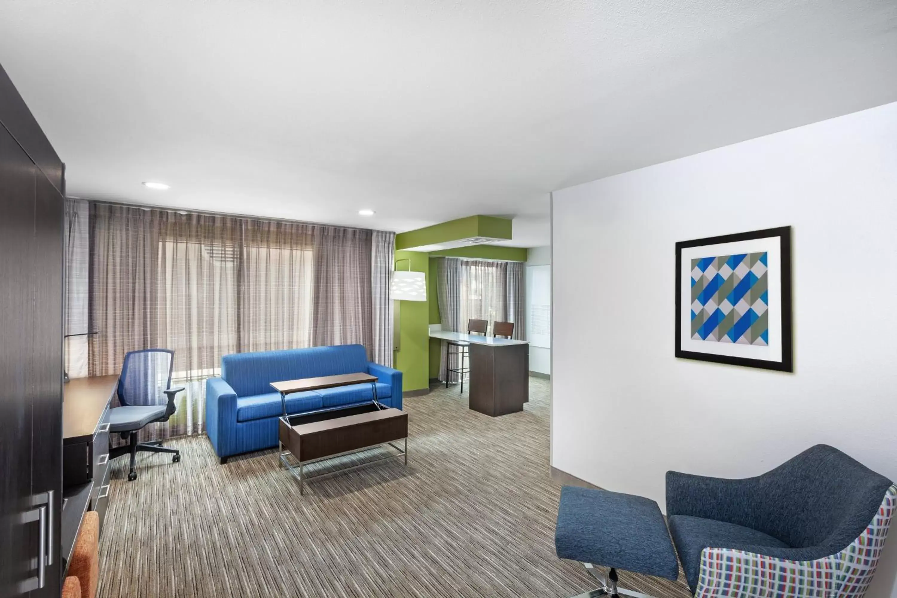 Photo of the whole room, Seating Area in Holiday Inn Express & Suites Baton Rouge East, an IHG Hotel