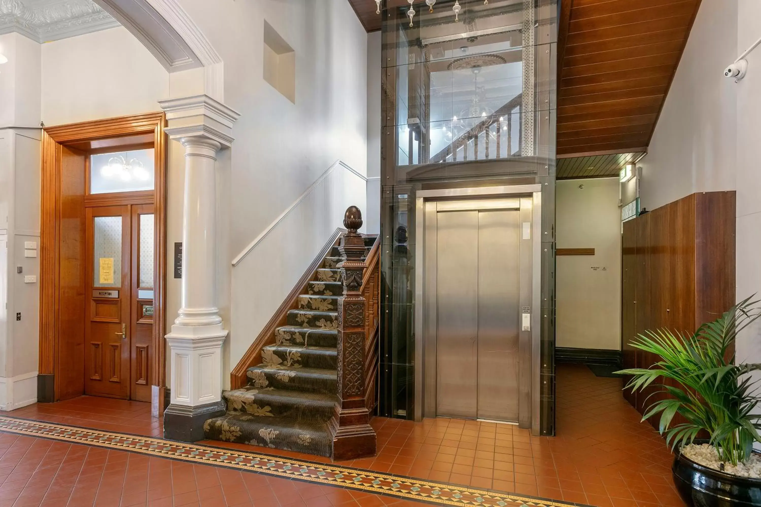 elevator, Lobby/Reception in Quality Inn The George Hotel Ballarat