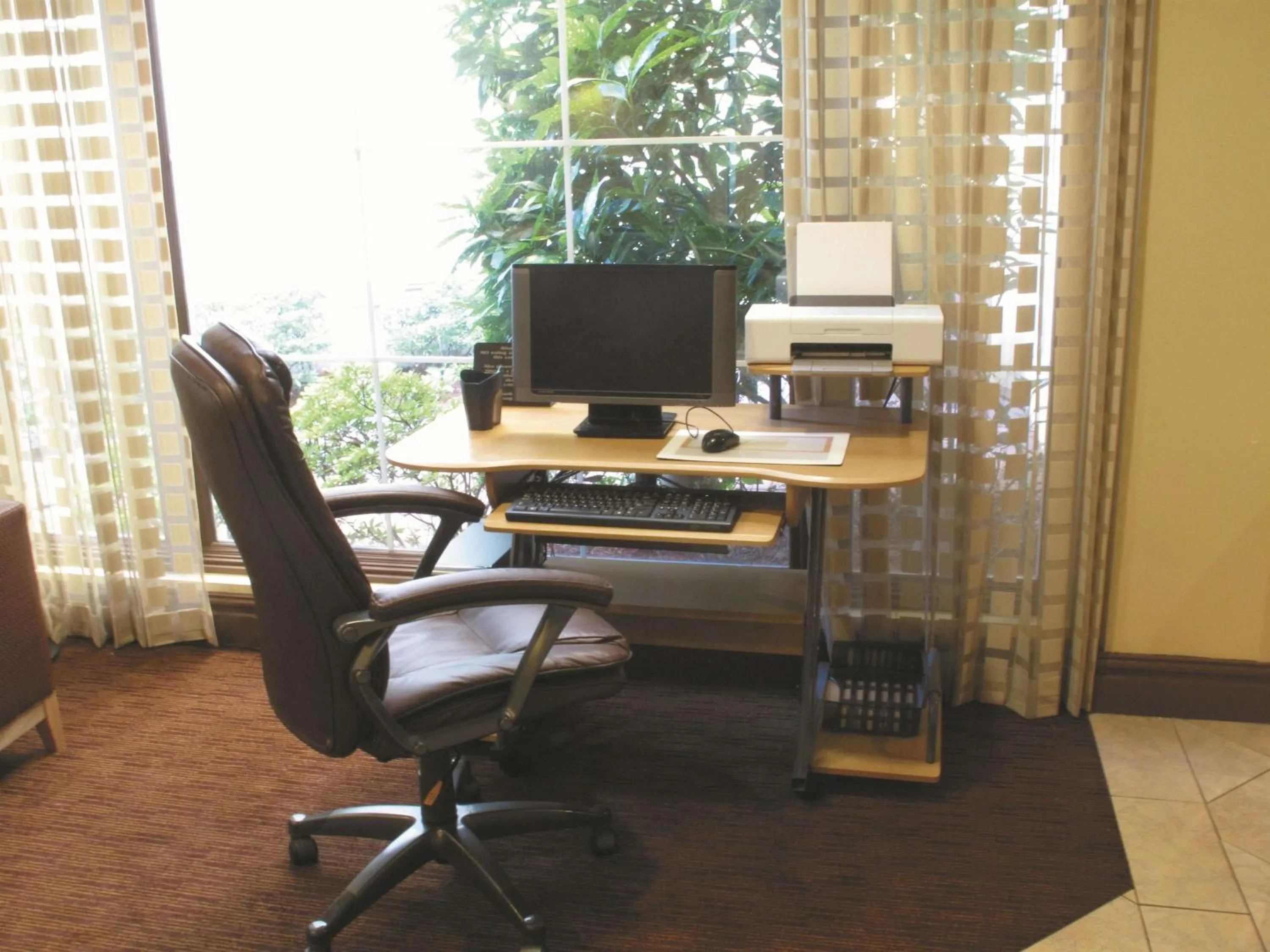 On site, TV/Entertainment Center in La Quinta by Wyndham Memphis Primacy Parkway