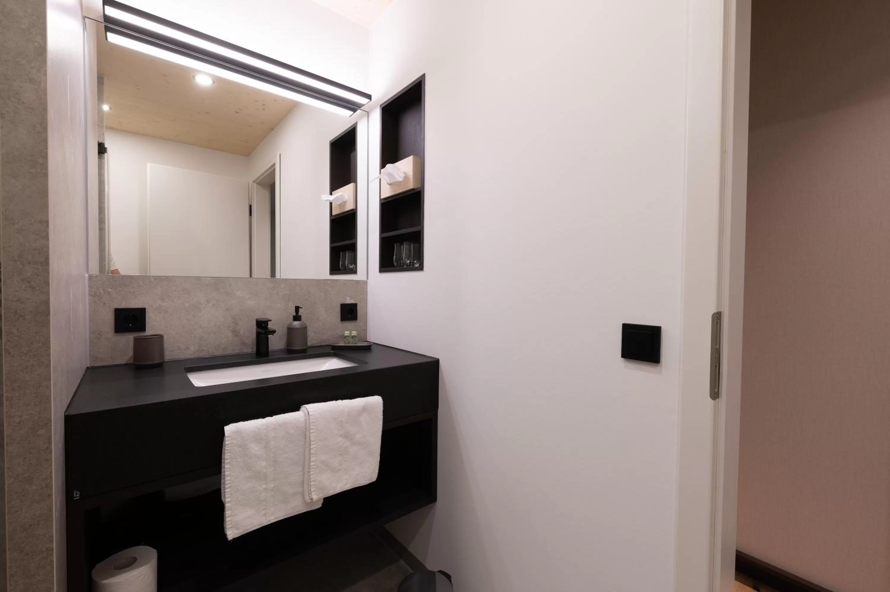 Bathroom in LANDHOTEL ALTE ZOLLSTATION- Historical Building