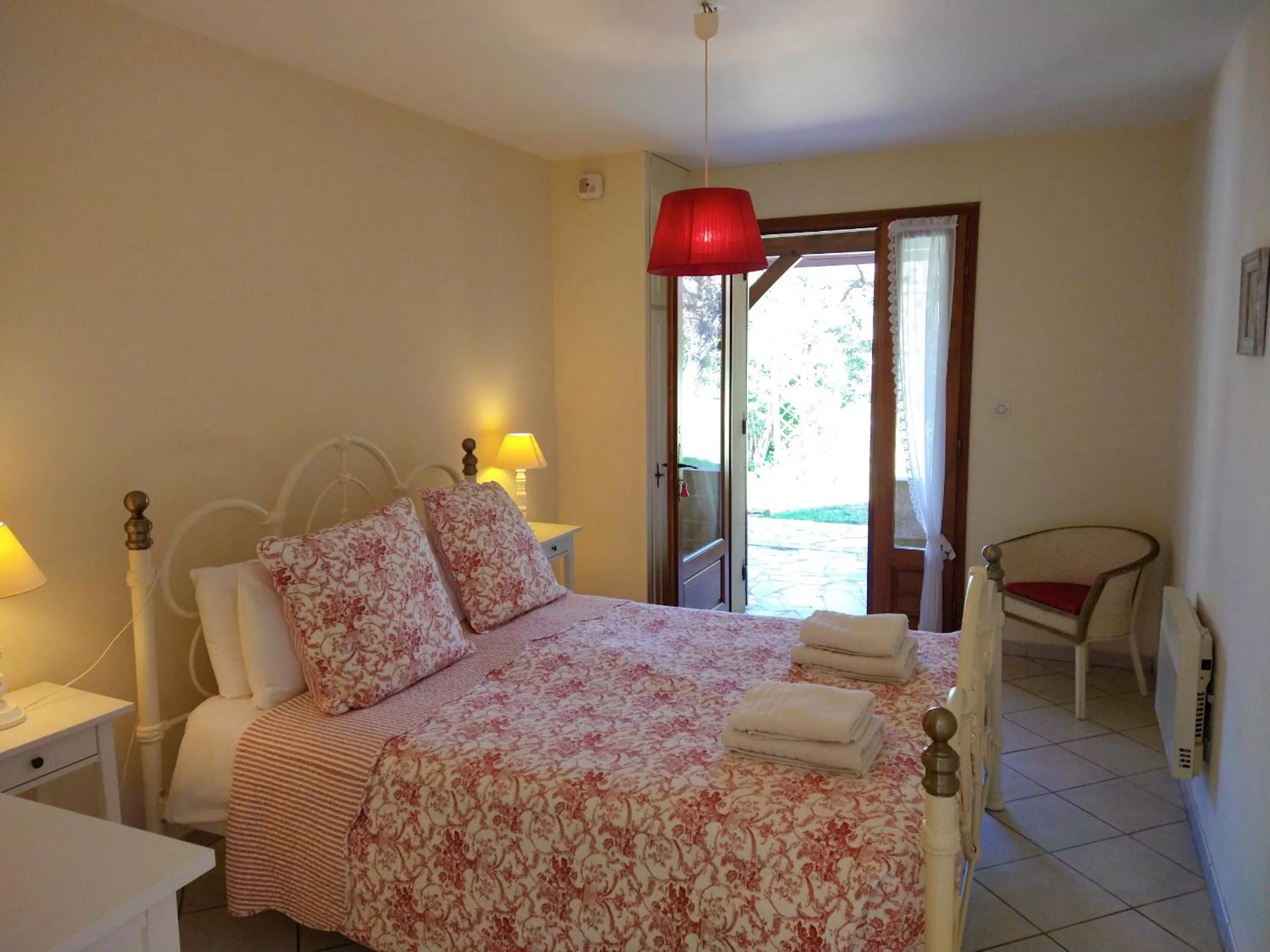 Bedroom, Bed in La Colline - Chambre d'hôtes - B&B