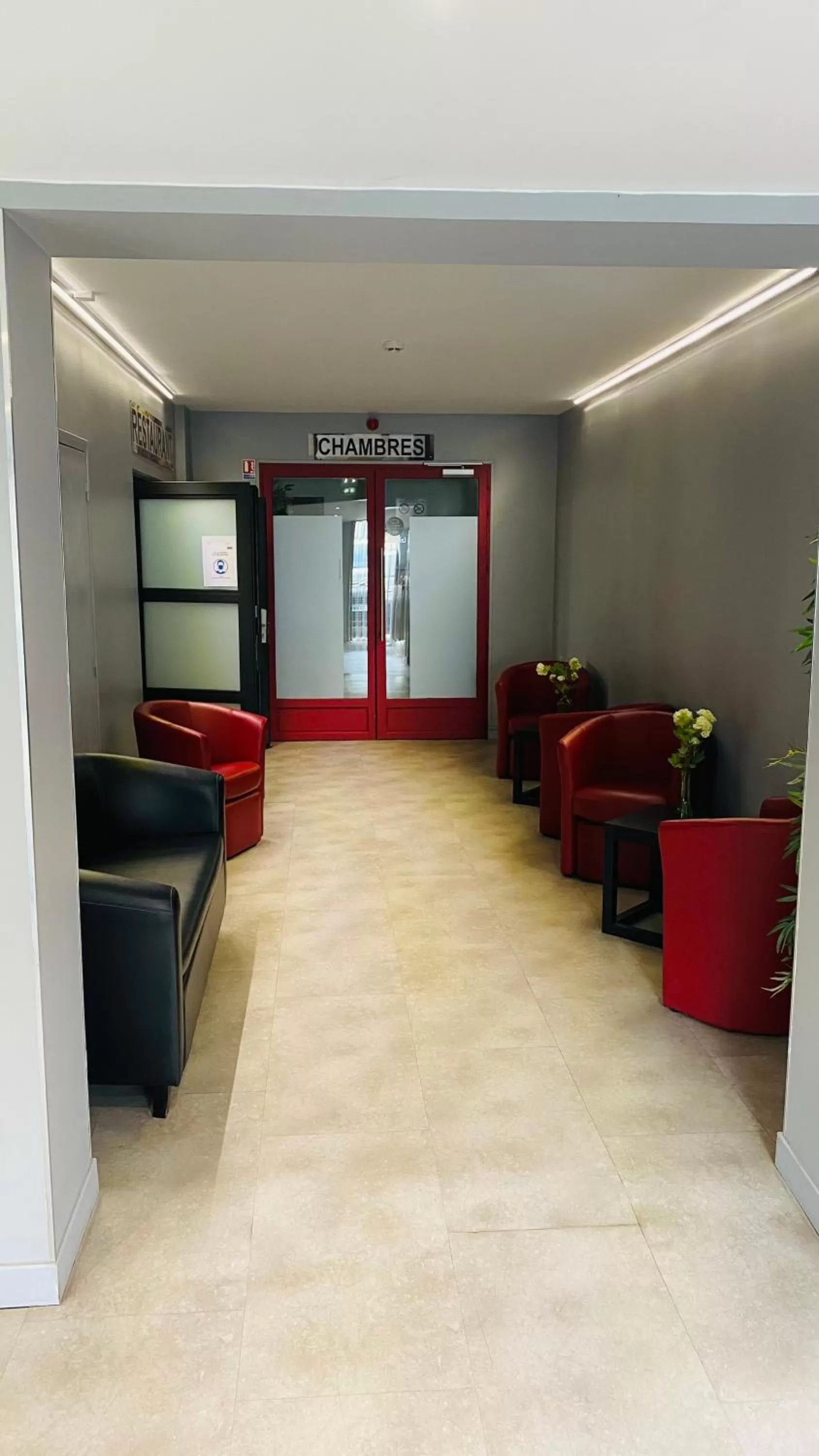 Seating area in Hotel Martinez Grenay