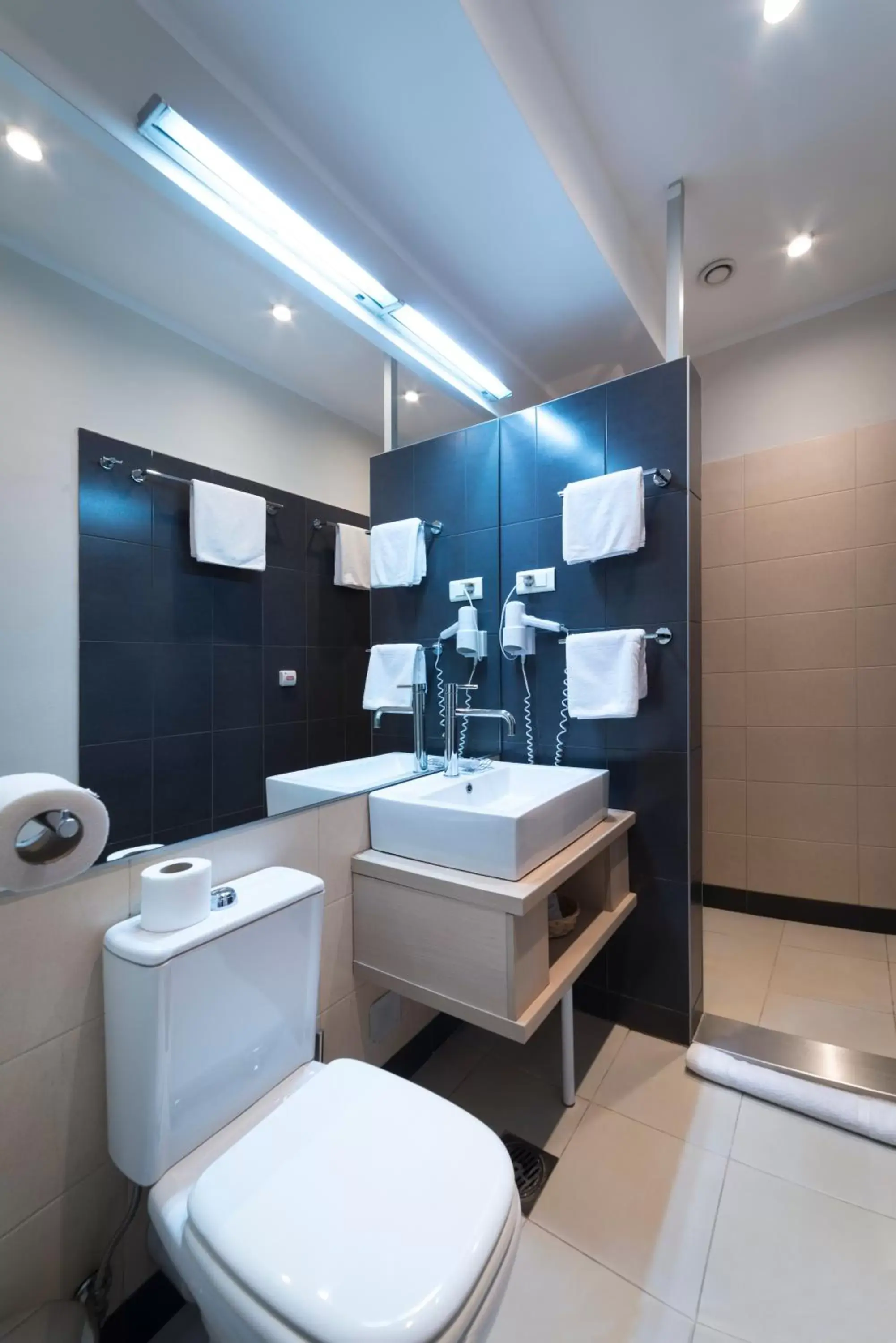 Shower, Bathroom in Mercure Belgrade Excelsior