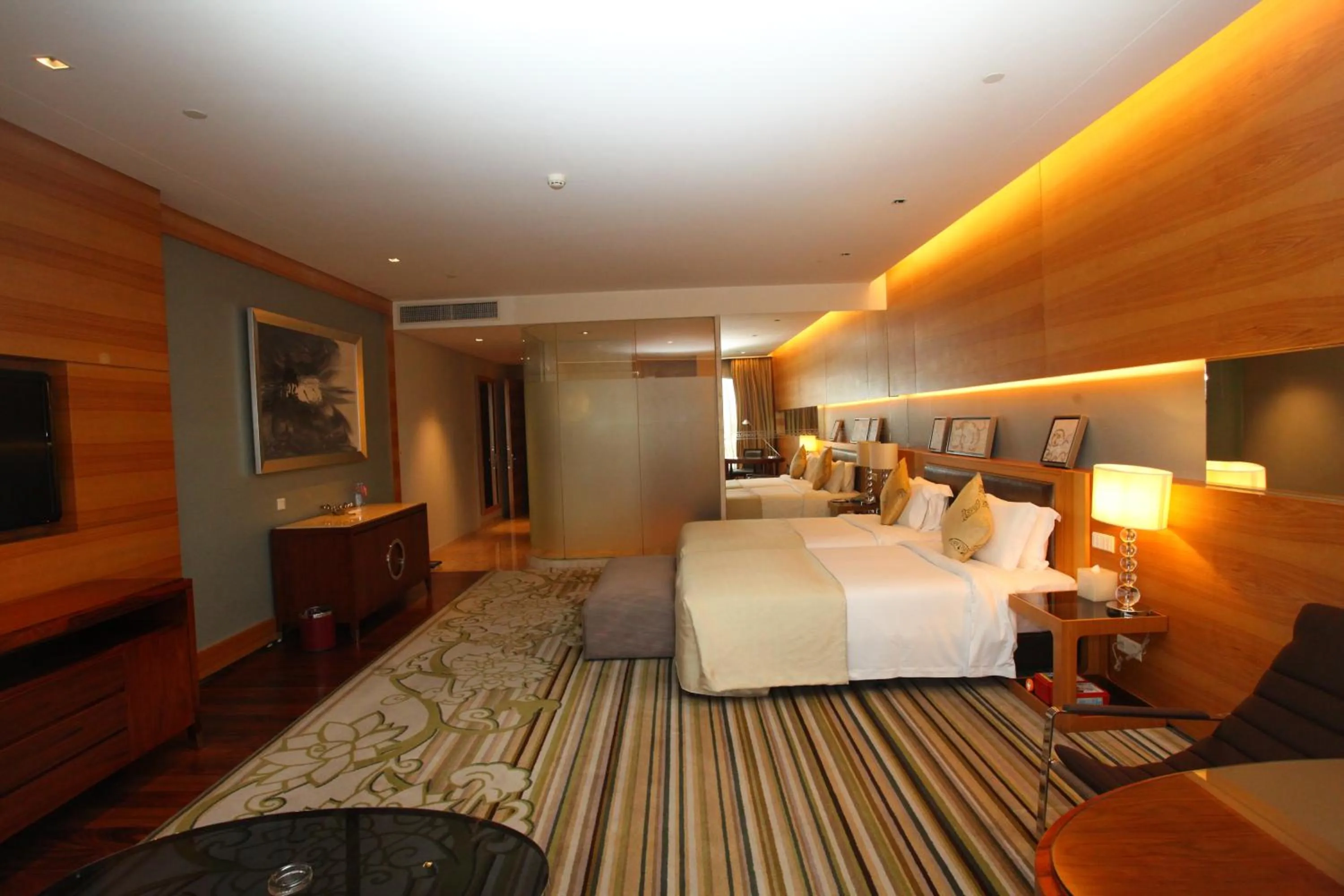 Property building, Bed in HJ International Hotel