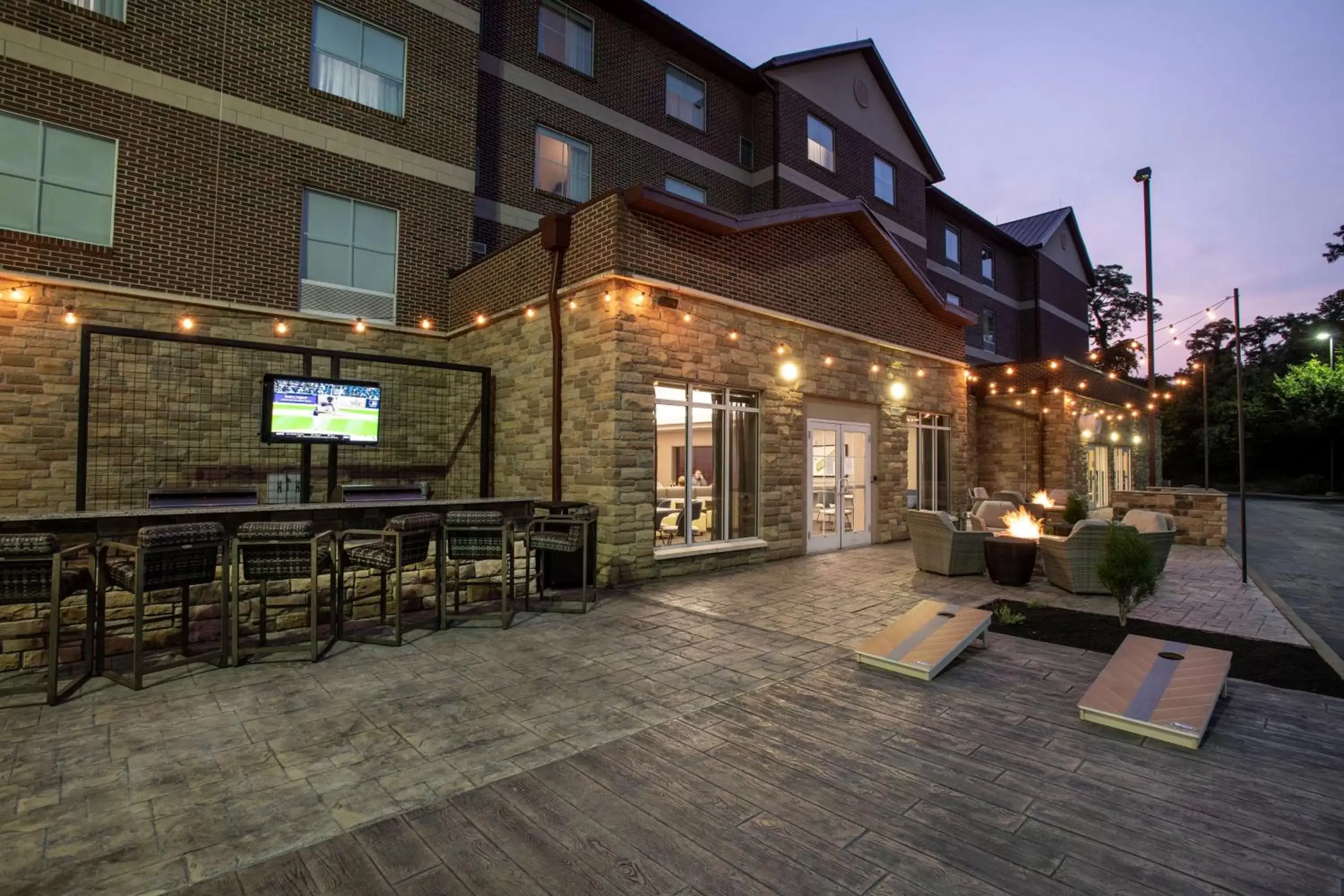 Patio, Property Building in Homewood Suites Cincinnati Airport South-Florence