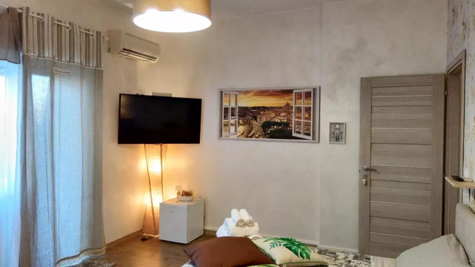 Bed, TV/Entertainment Center in San Pietro Shabby Chic Apartment