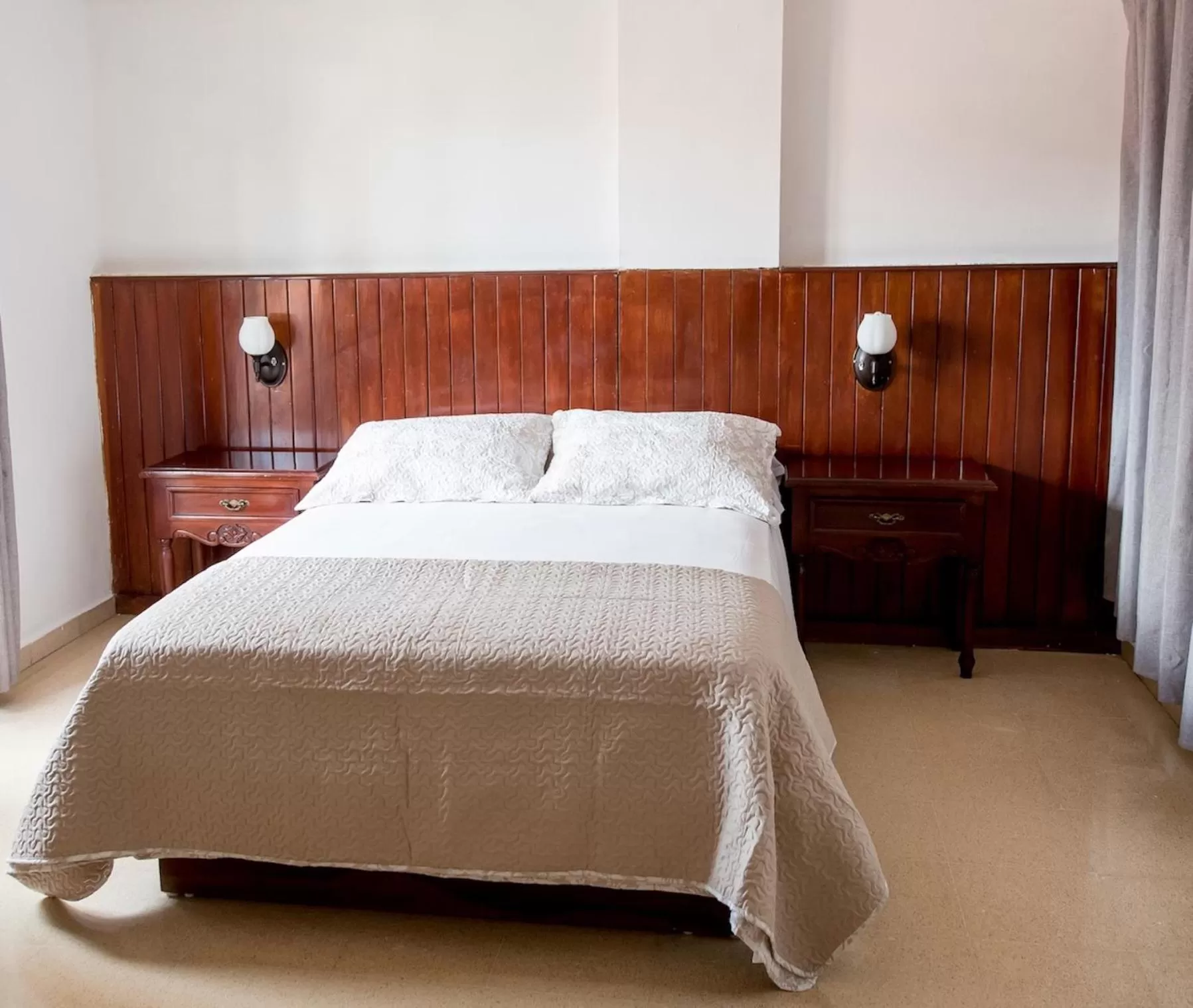 Bedroom, Bed in Hotel Acapulco