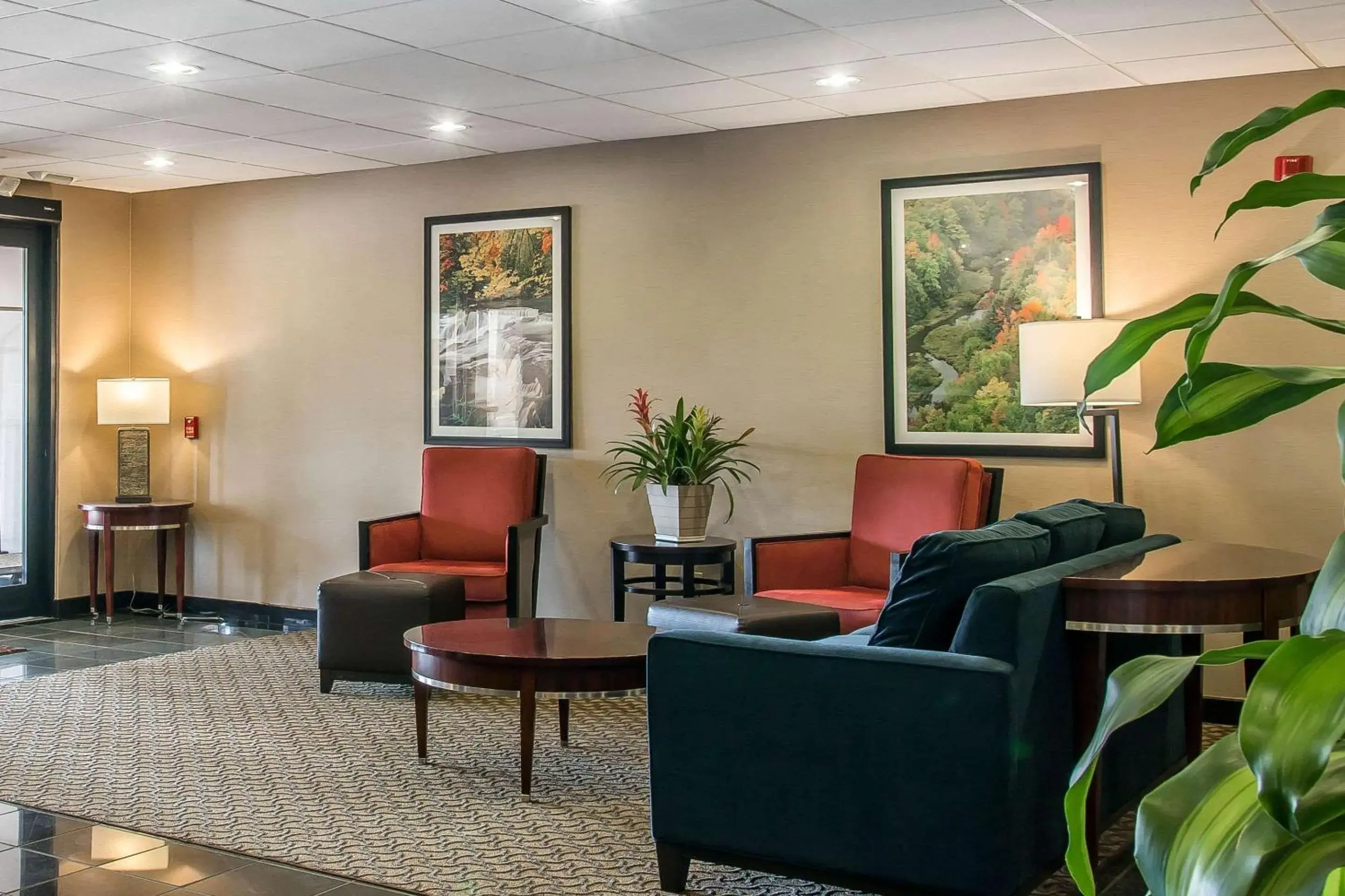 Lobby or reception in Comfort Suites Wixom / Novi