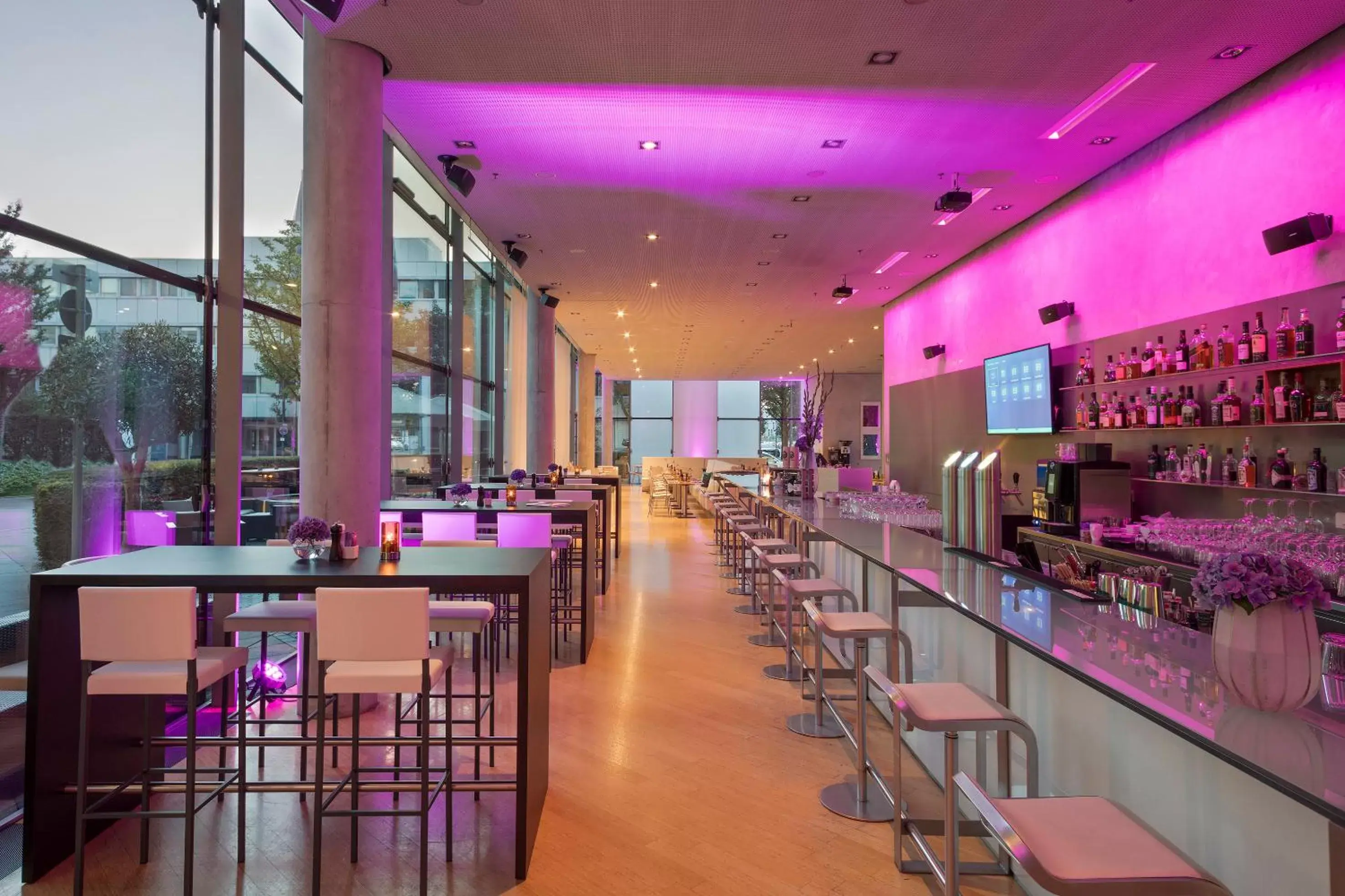 Lounge or bar, Restaurant/Places to Eat in INNSiDE by Meliá München Parkstadt Schwabing