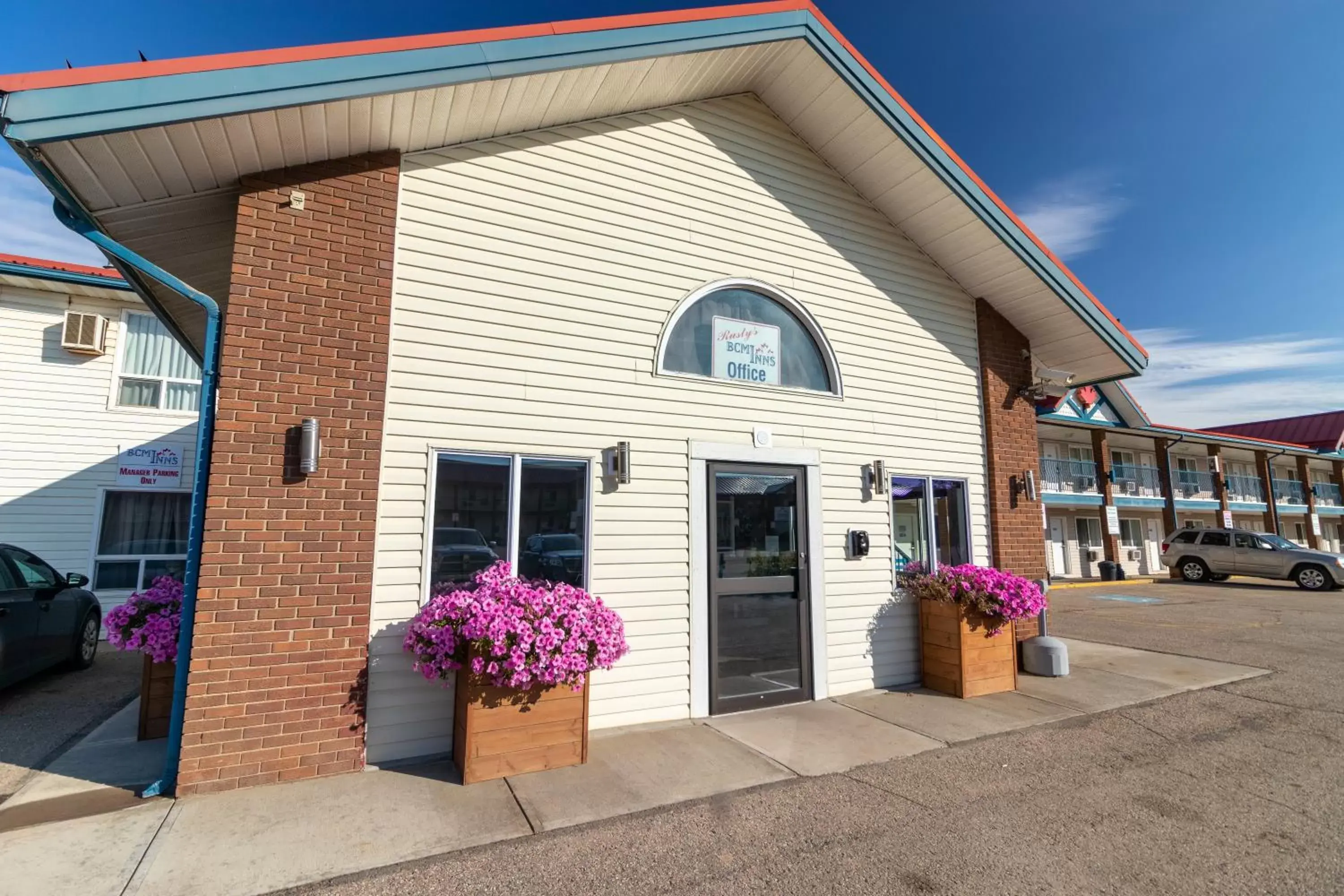 Property building in BCMInns - Fort McMurray - Rusty's Property building in BCMInns - Fort McMurray - Rusty's