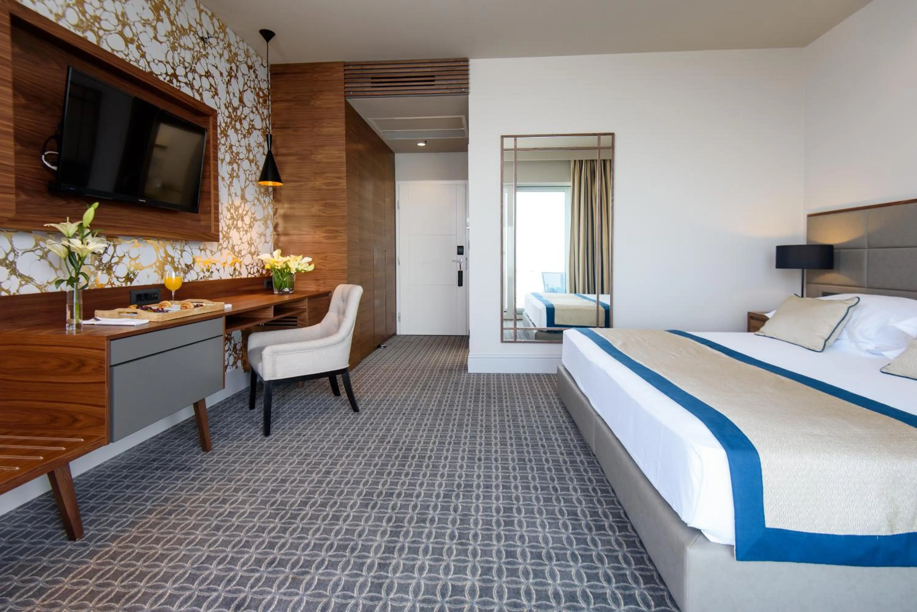 Photo of the whole room, Bed in Royal Neptun Hotel