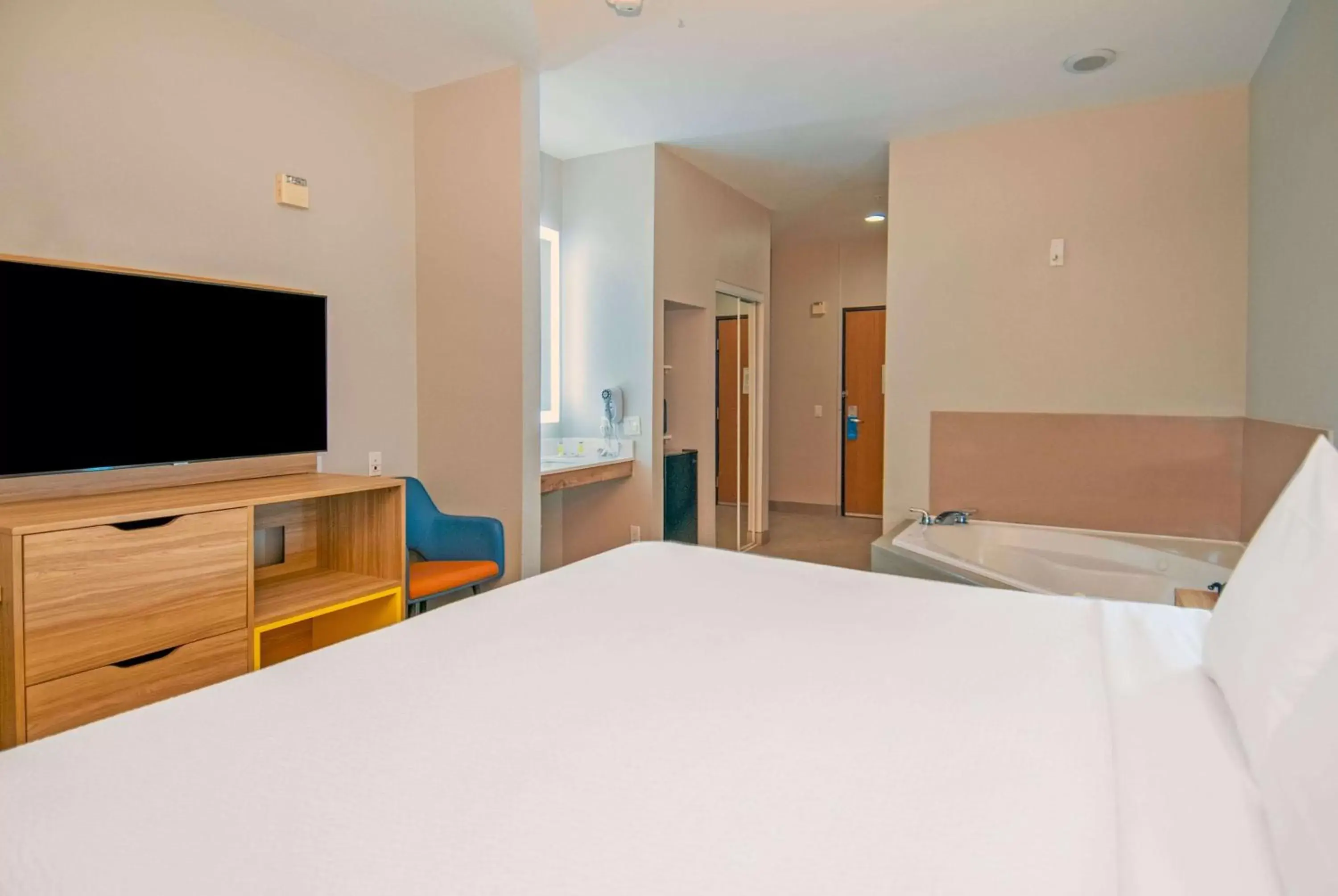 Photo of the whole room, Bed in Days Inn by Wyndham Suites San Antonio North/Stone Oak