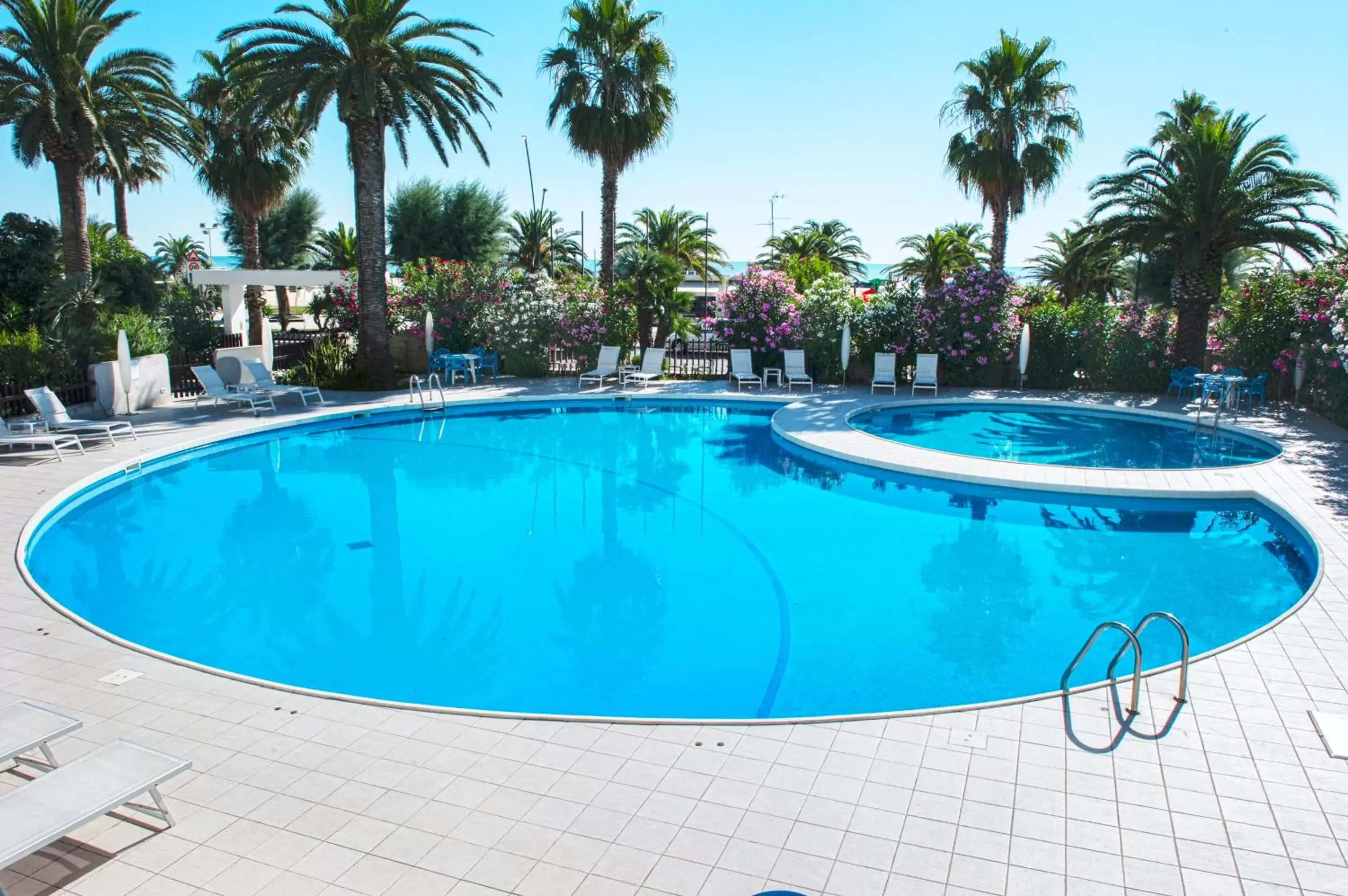 Swimming Pool in Hotel International