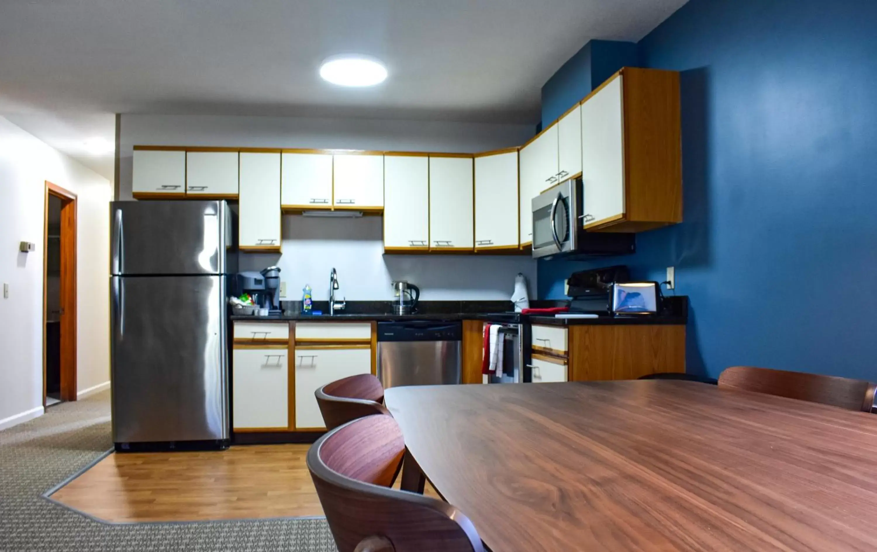 Kitchen/Kitchenette in The Central Downtown Inn Suites