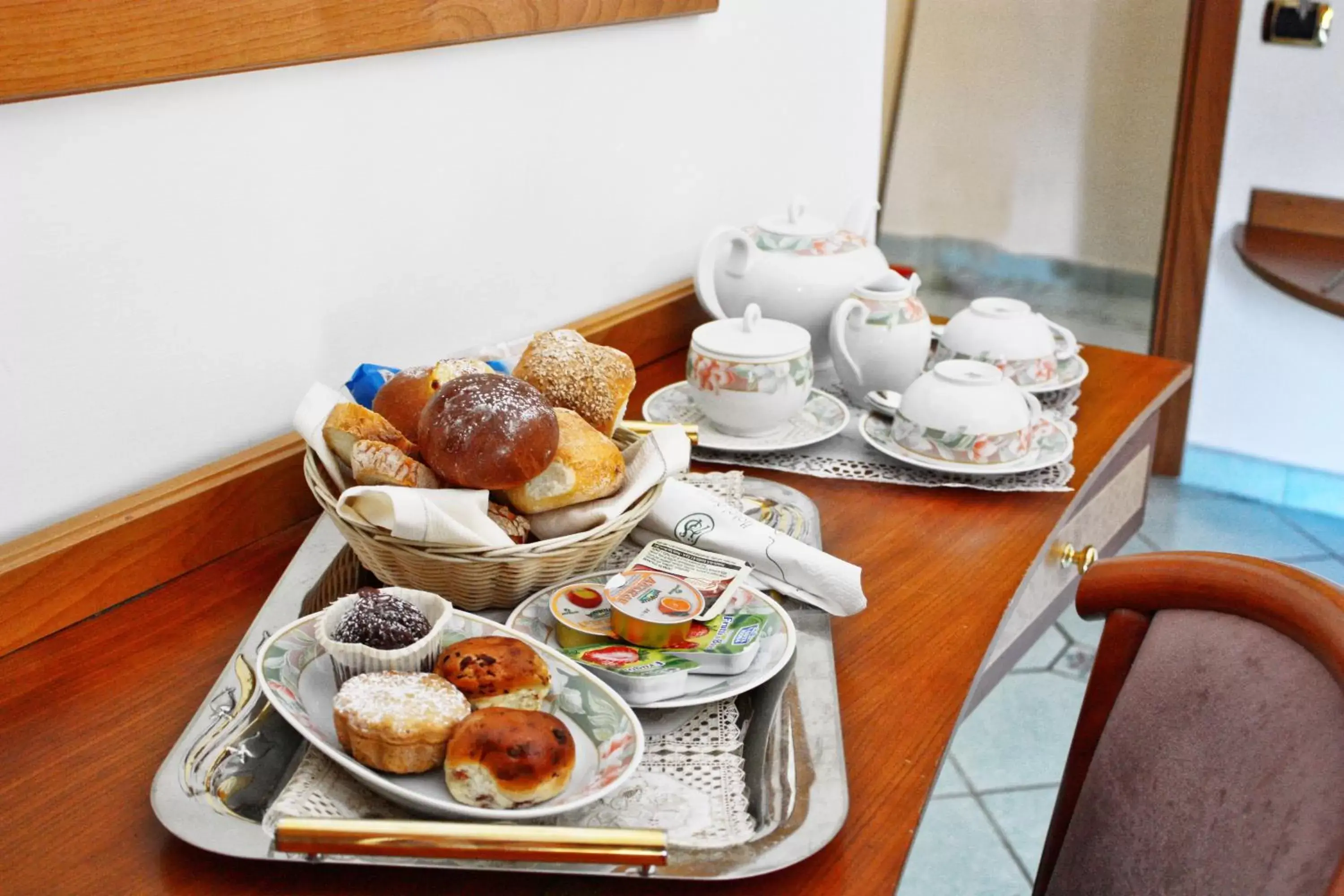 Coffee/tea facilities in Hotel Savoia Sorrento