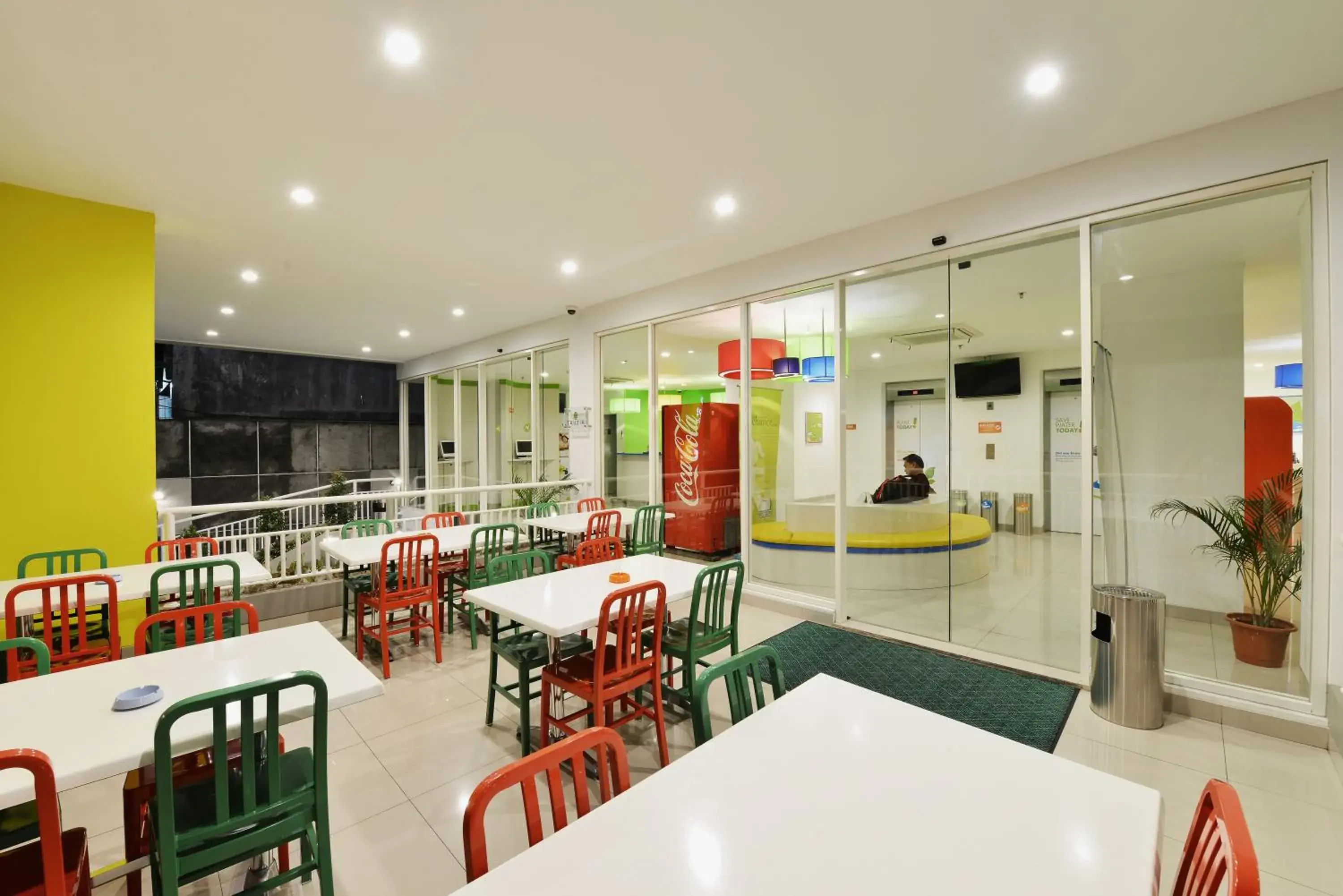 Communal lounge/ TV room, Restaurant/Places to Eat in Pop! Hotel Malioboro